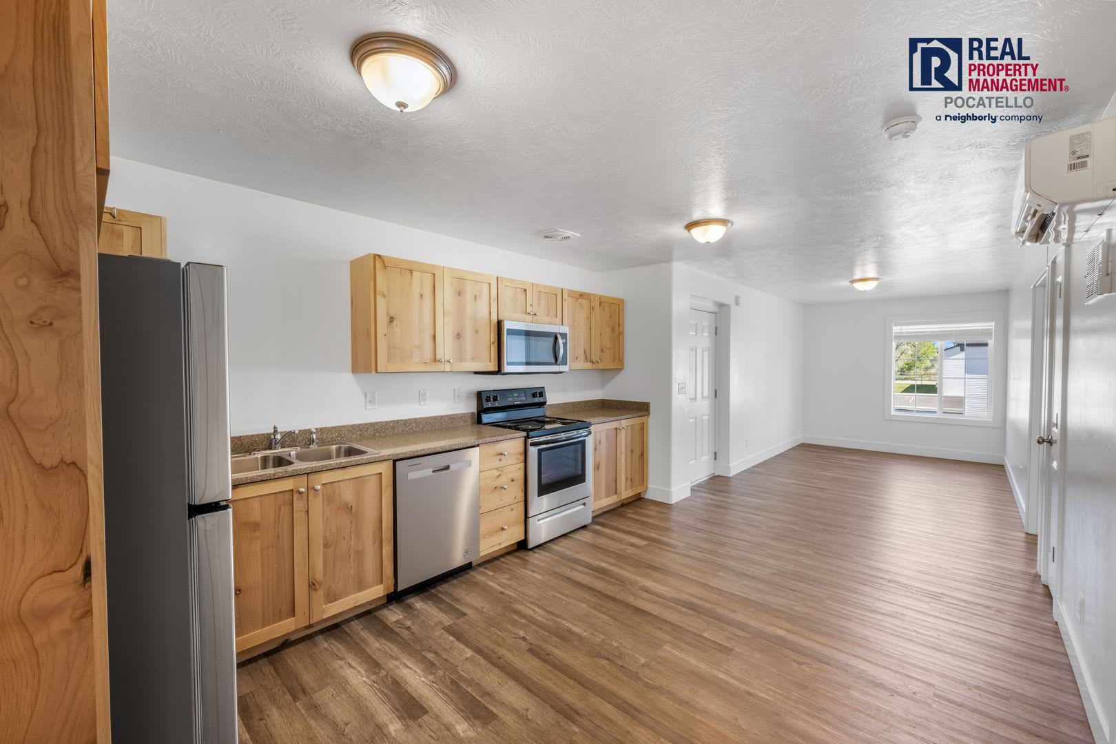 251 W Linden Bld. 11 – photo 4
