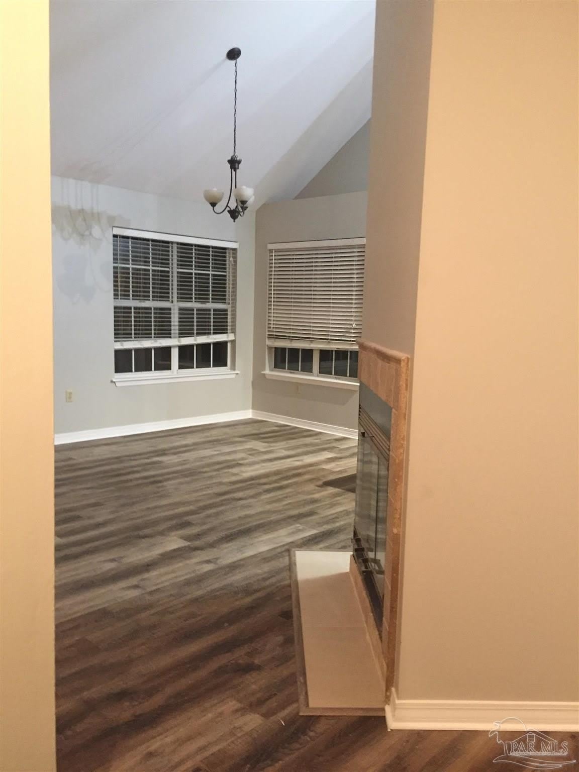 9404 Victoria Ln – photo 4