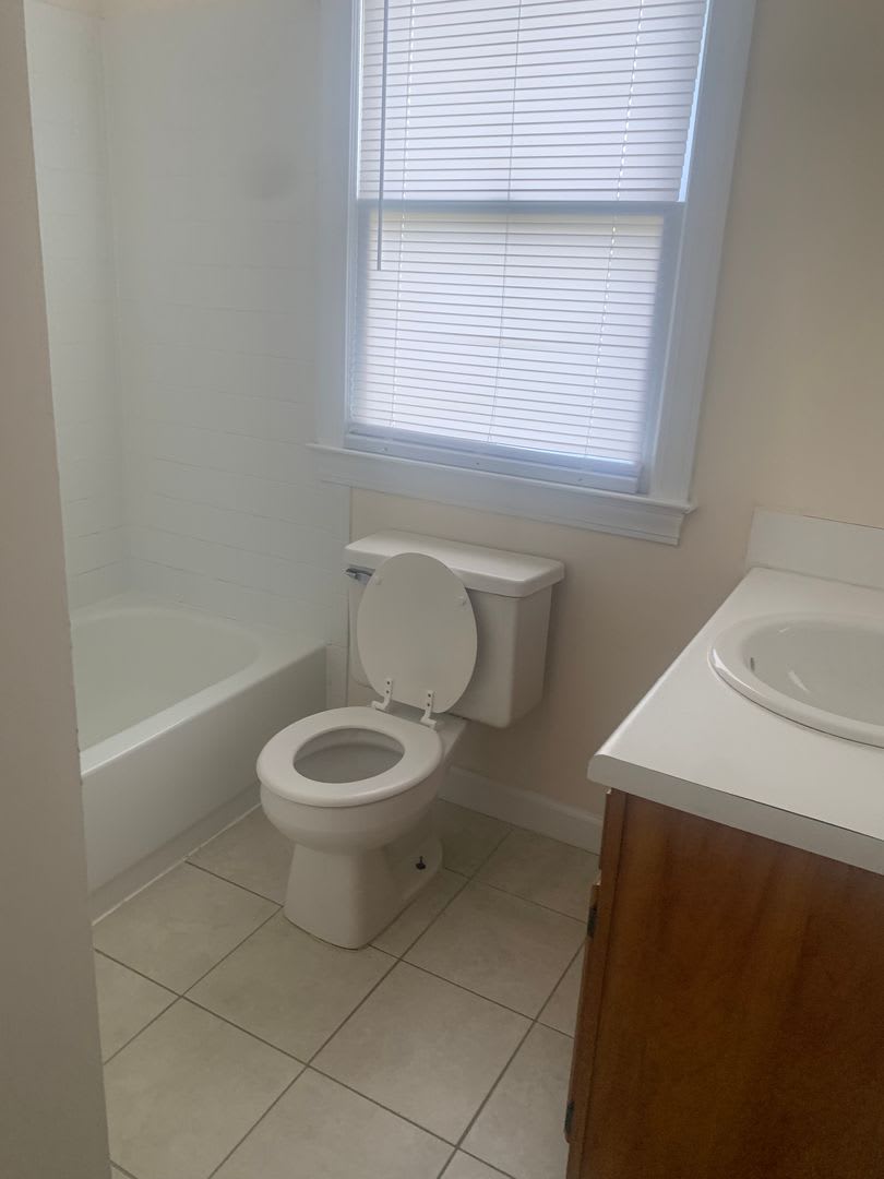 6133 Highcastle Court ~ Londonderry Townhome ~ Pets Negotiable ~ 3 brm~ 2 1/2 bath end unit – photo 4