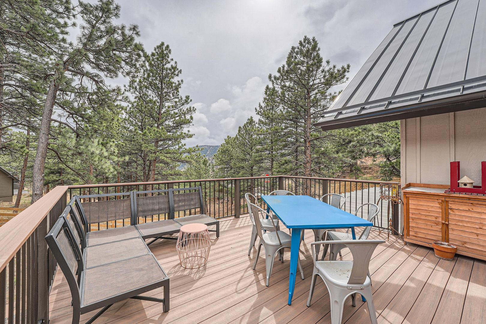 Mountain Retreat: Fully Furnished 3 BDR Home with Sauna – photo 4