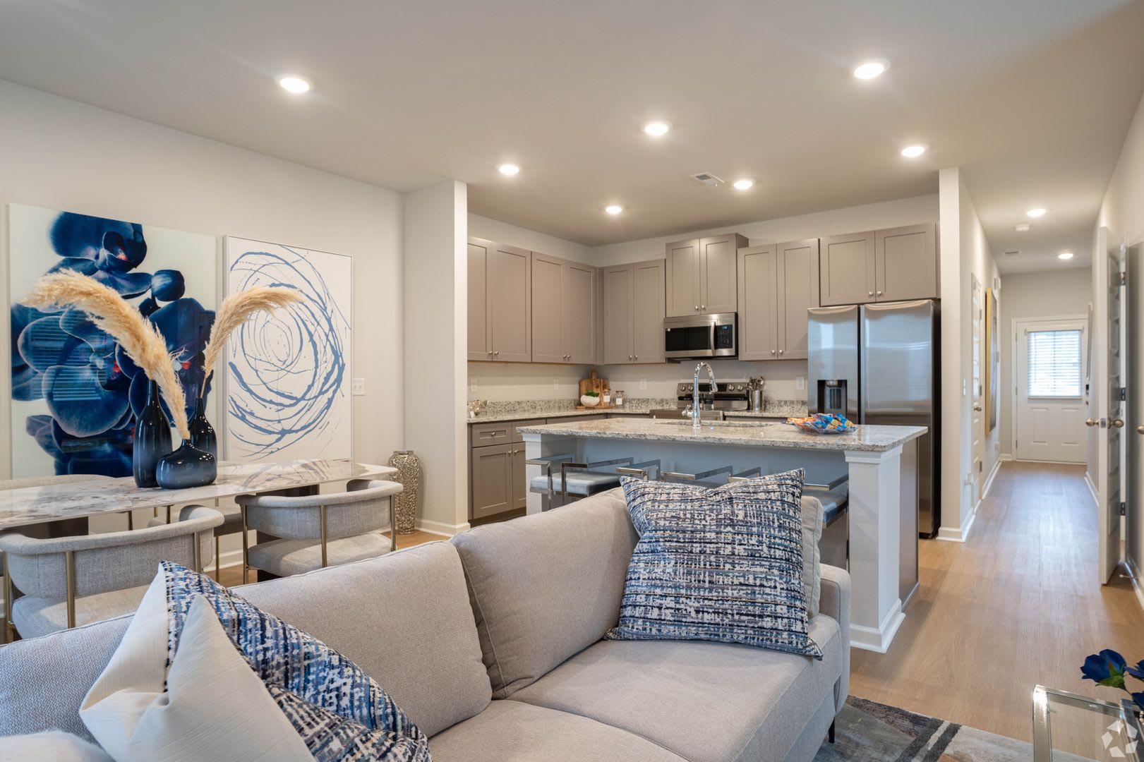 BRAND NEW 3 Bed 2.5 bathroom townhomes in Calhoun! – photo 4