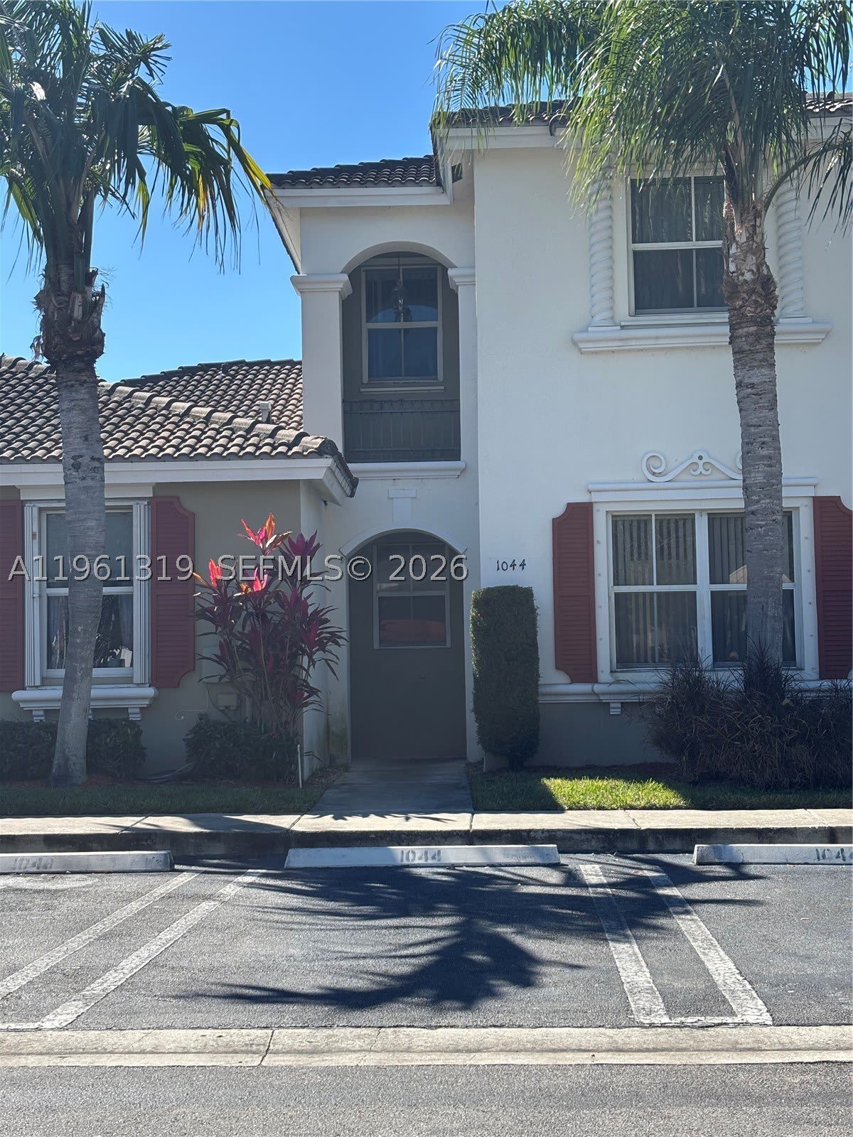 1044 NE 42nd Ter – photo 2