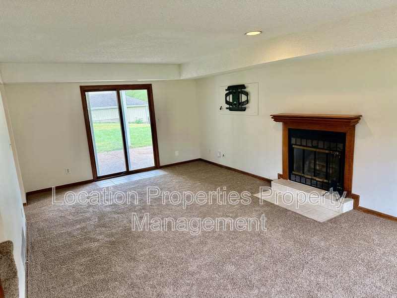 3619 Lakecrest Court – photo 2