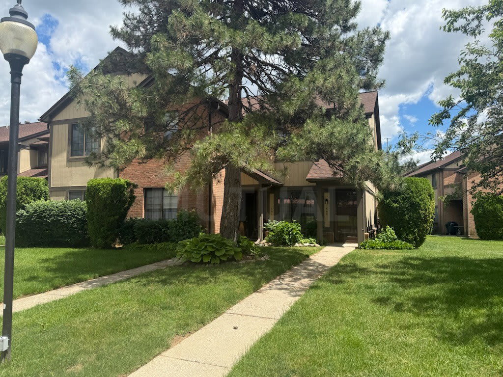 1560 Meadowside Drive – photo 1