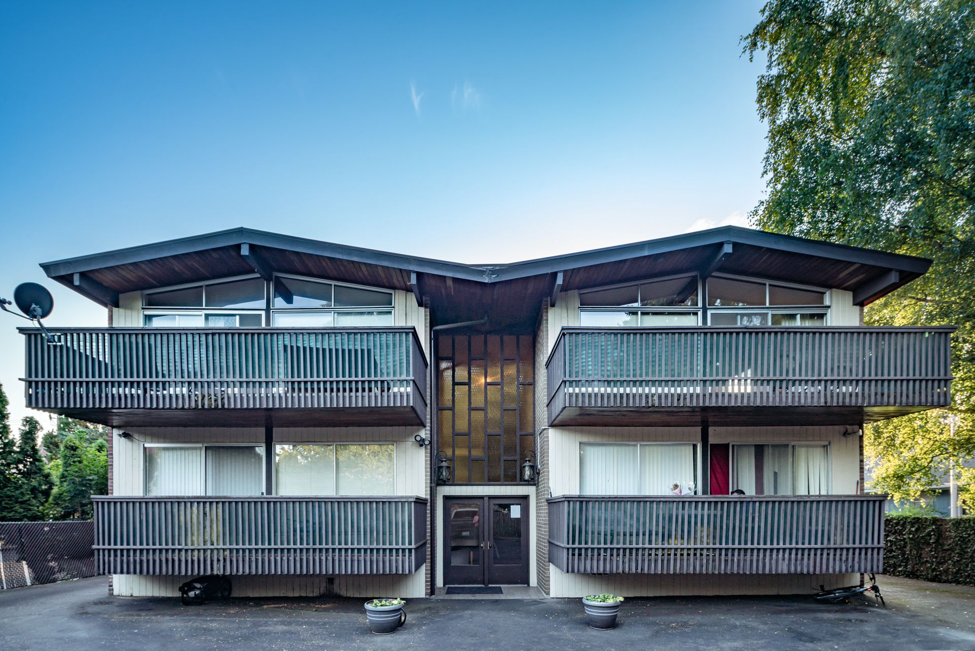 13202 JUST BLOCKS TO CARKEEK PARK AND CENTRALLY LOCATED – photo 1