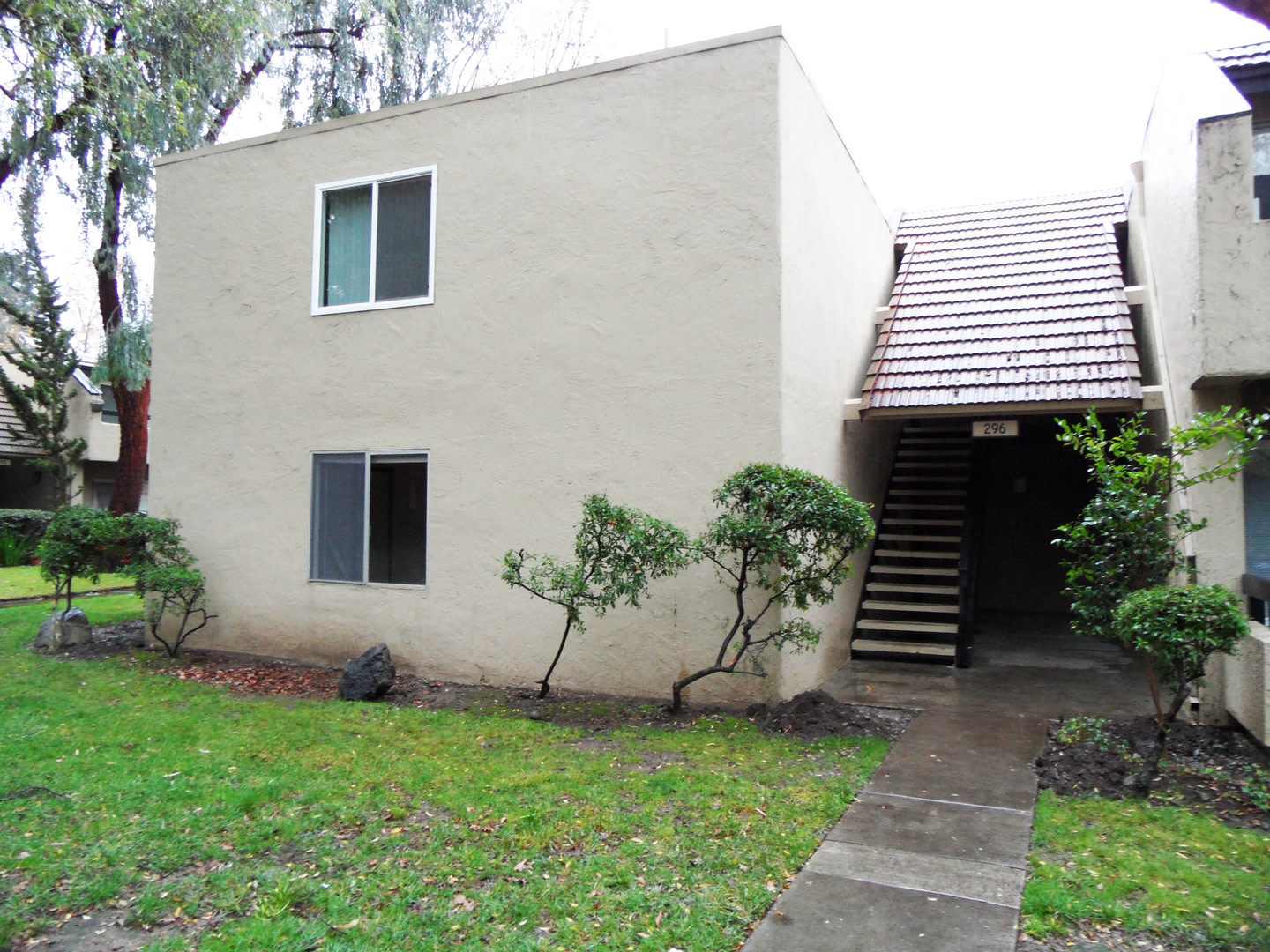 Cozy condominium in Blossom Valley. Hardwood floor, dishwasher, balcony. – photo 2