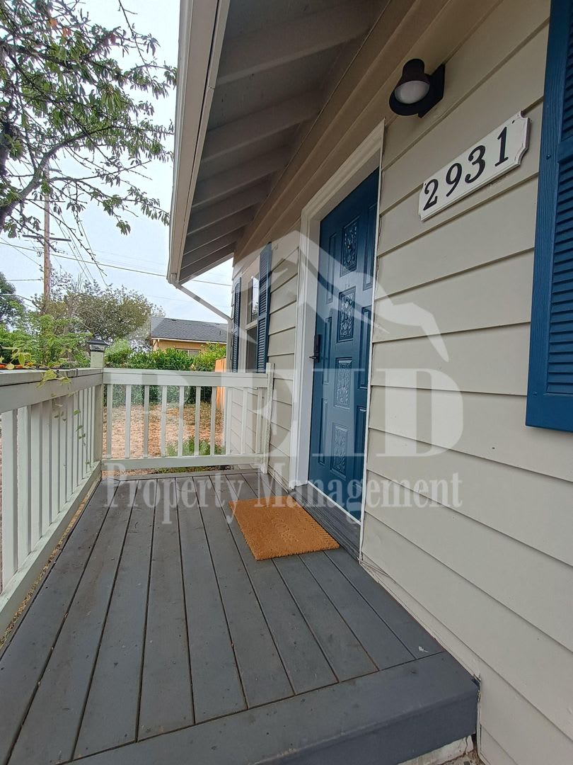 Updated 3-Bedroom Home with Butler's Pantry, Large Fenced Yard & Garage in Bremerton – photo 3