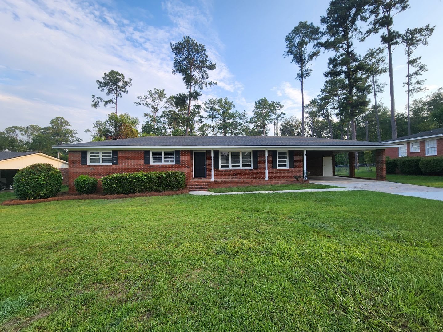 Spacious 3 Bedroom Brick Home with Open Floor Plan, Large Fenced Yard & Carport in Valdosta – photo 1