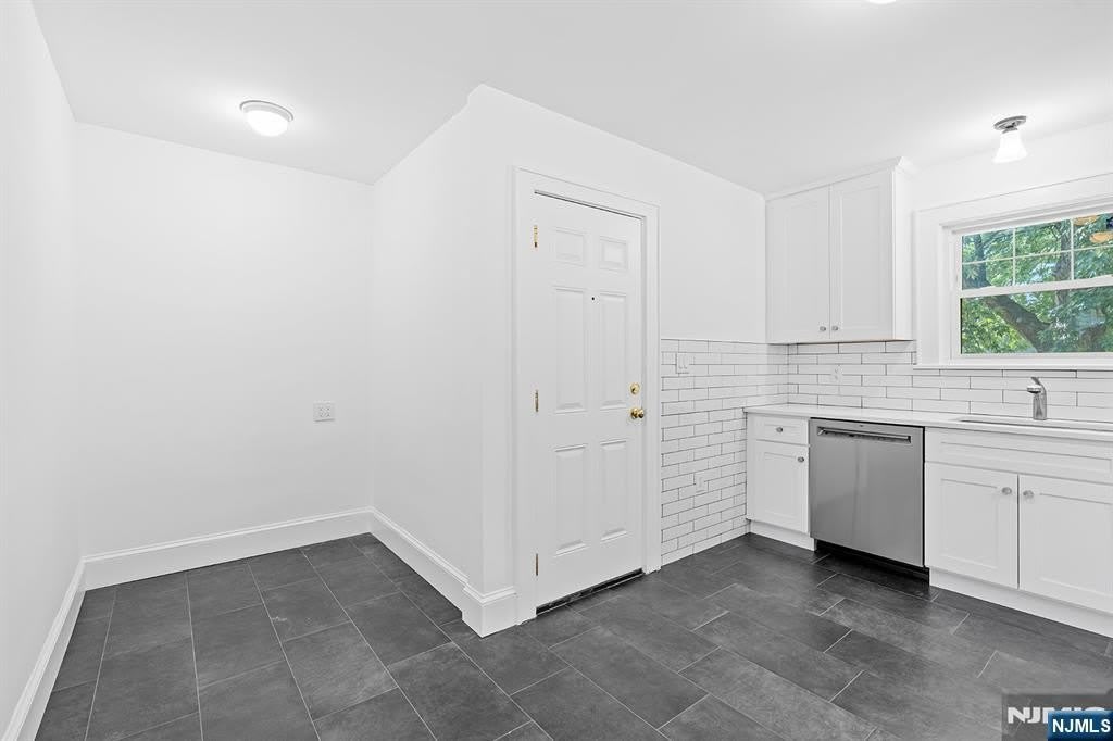 51-53 Pierce Avenue – photo 2