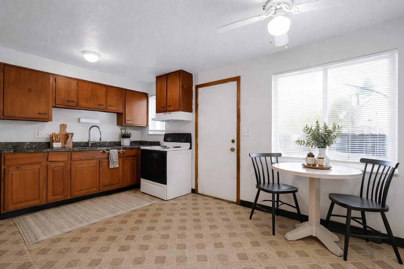 2 Bedroom Townhouse Apartment – photo 2