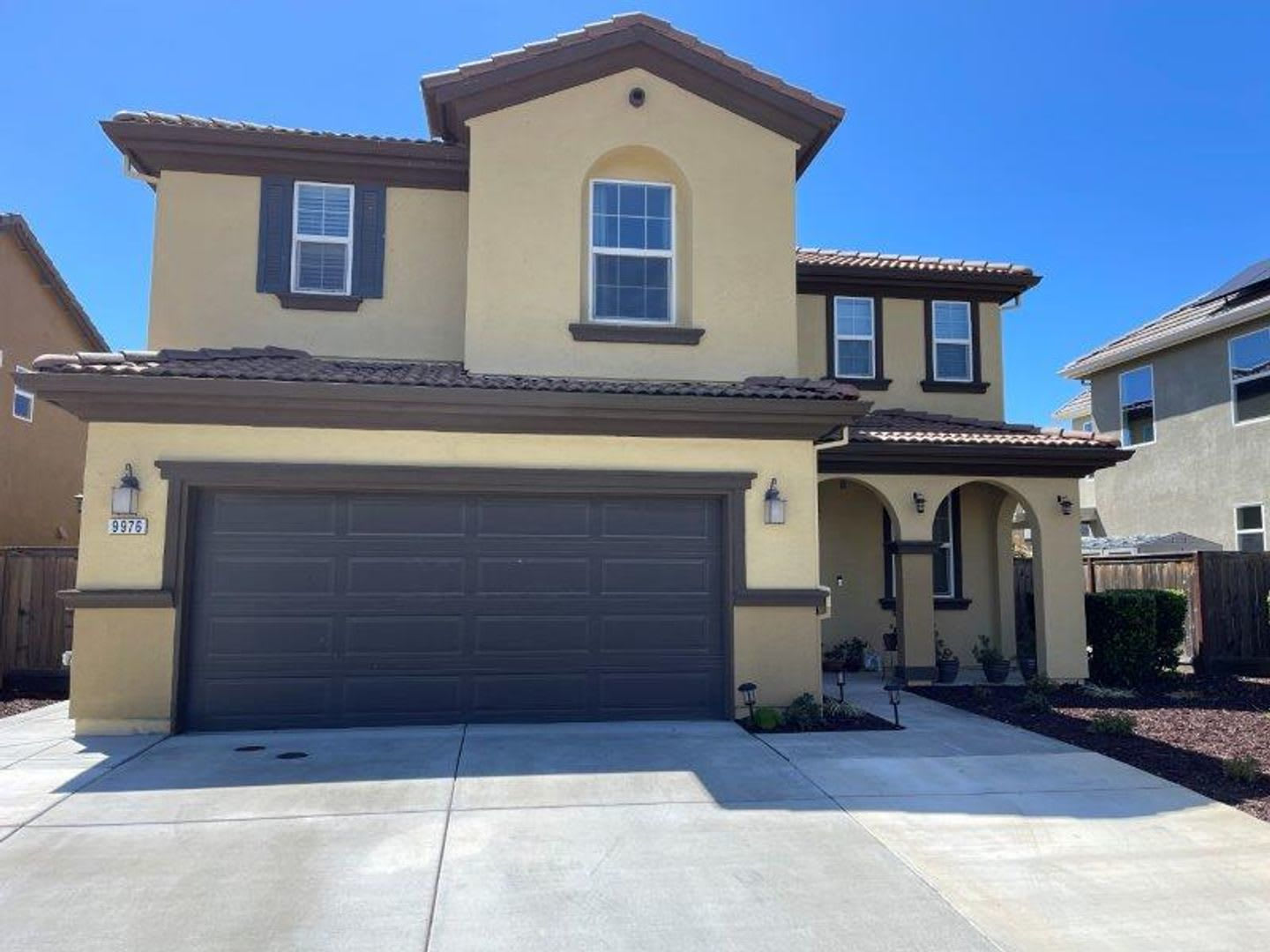 Gorgeous 4 Bed Located in Great Gated Community – photo 3