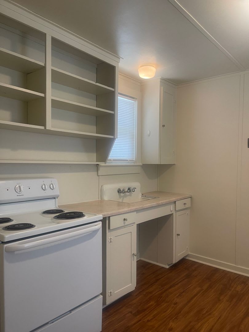 *MOVE IN SPECIAL $500 OFF FIRST MONTHS RENT* 1 BED 1 BATH HOUSE NEAR DOWNTOWN – photo 5