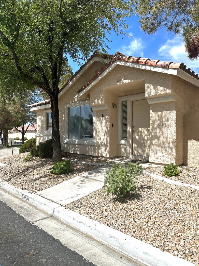 Green Valley 3-Bedroom Single Story Home in Gated Community. – photo 1