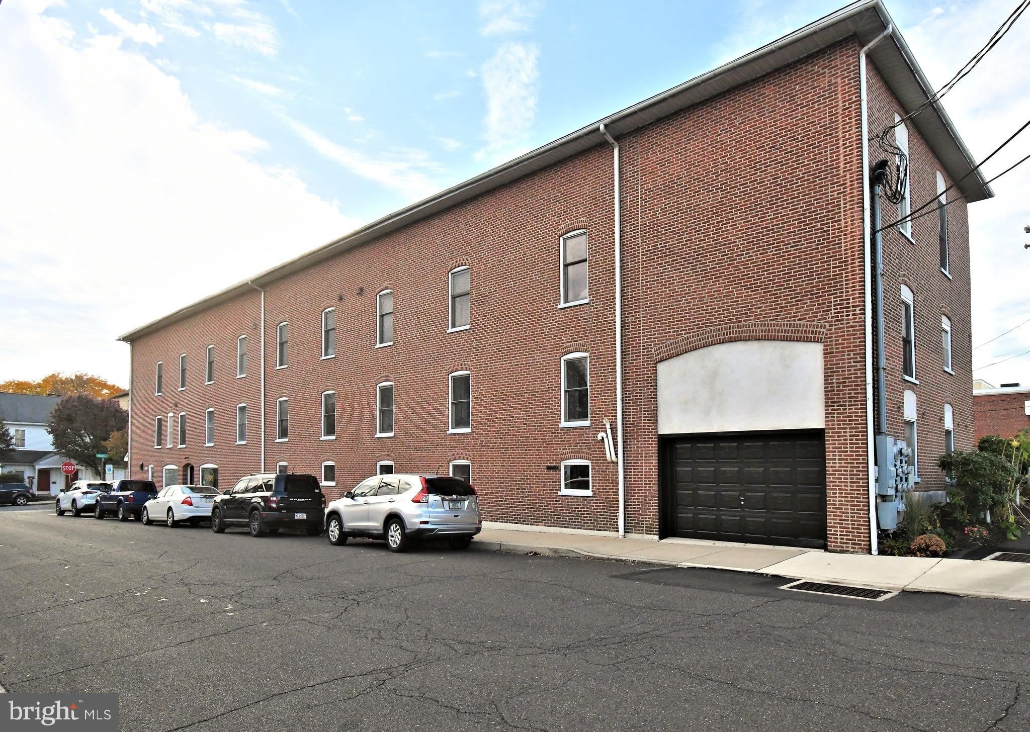 601 W MARKET Street – photo 5