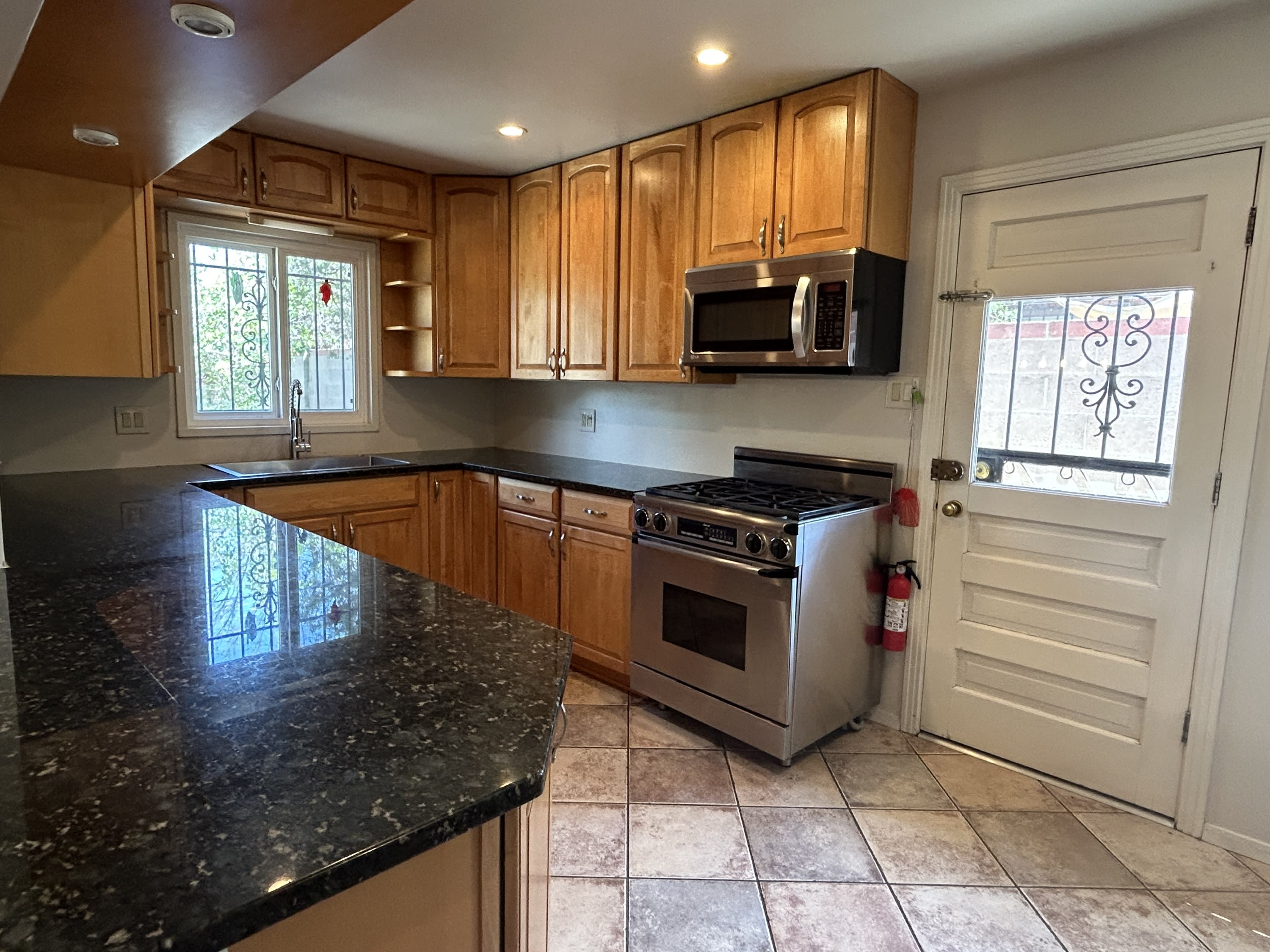 2712 Palomas Drive Northeast – photo 4