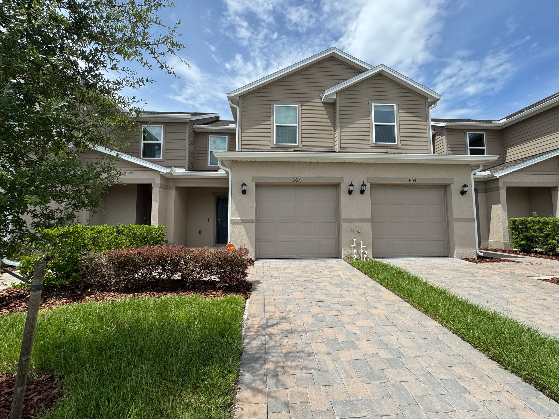 New Townhouse with Luxury Pool – photo 3