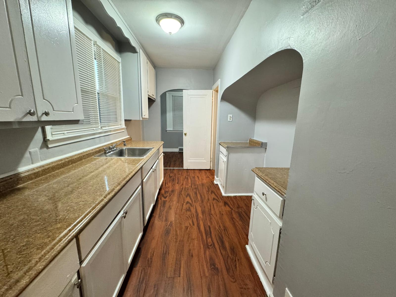 9131 Manor – photo 5