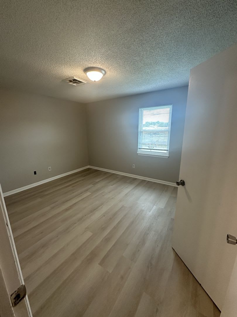 Updated 2-Bedroom Near Downtown Cleveland & Lee University – photo 5