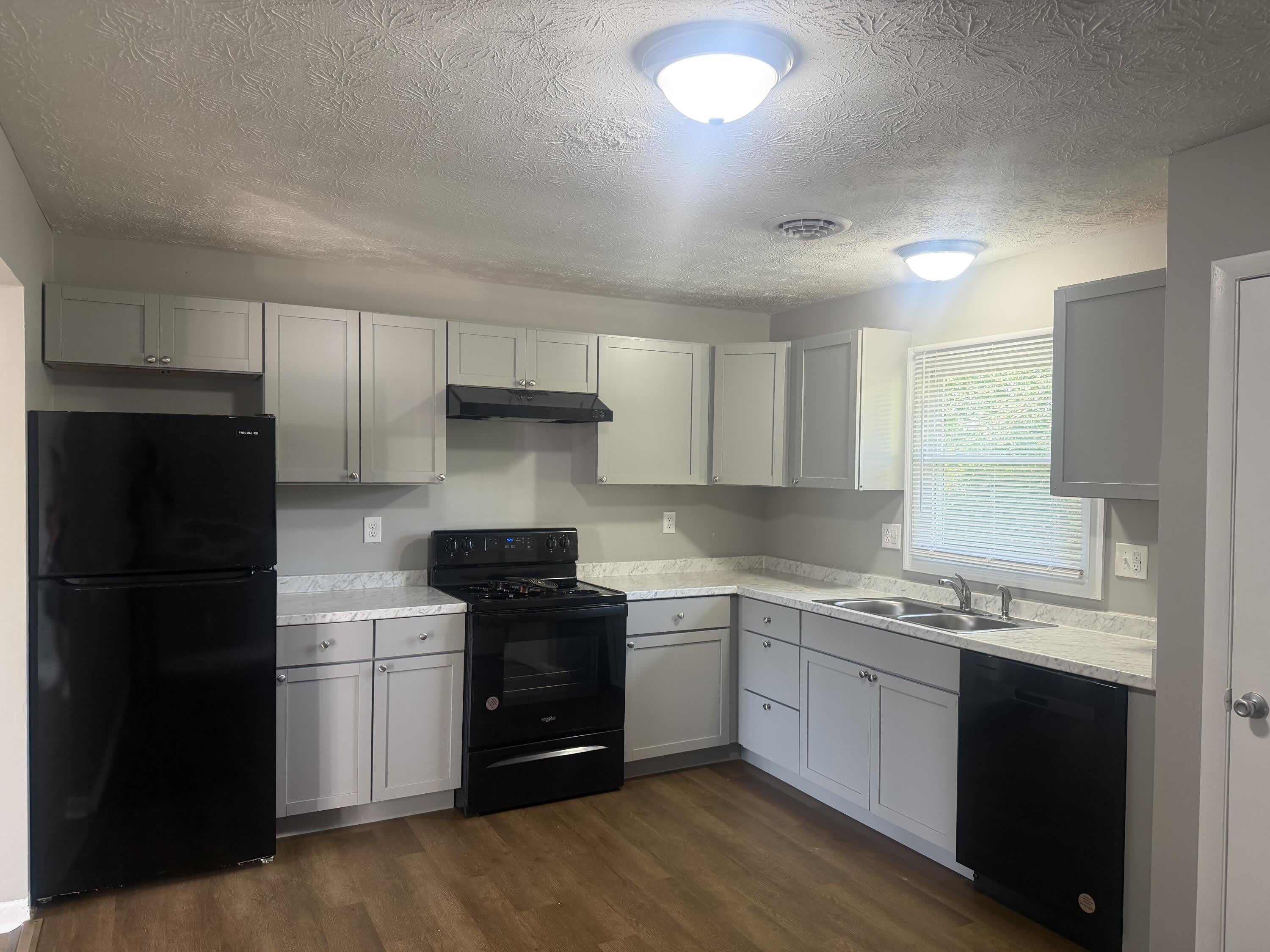 1079 Trent Boulevard – photo 2