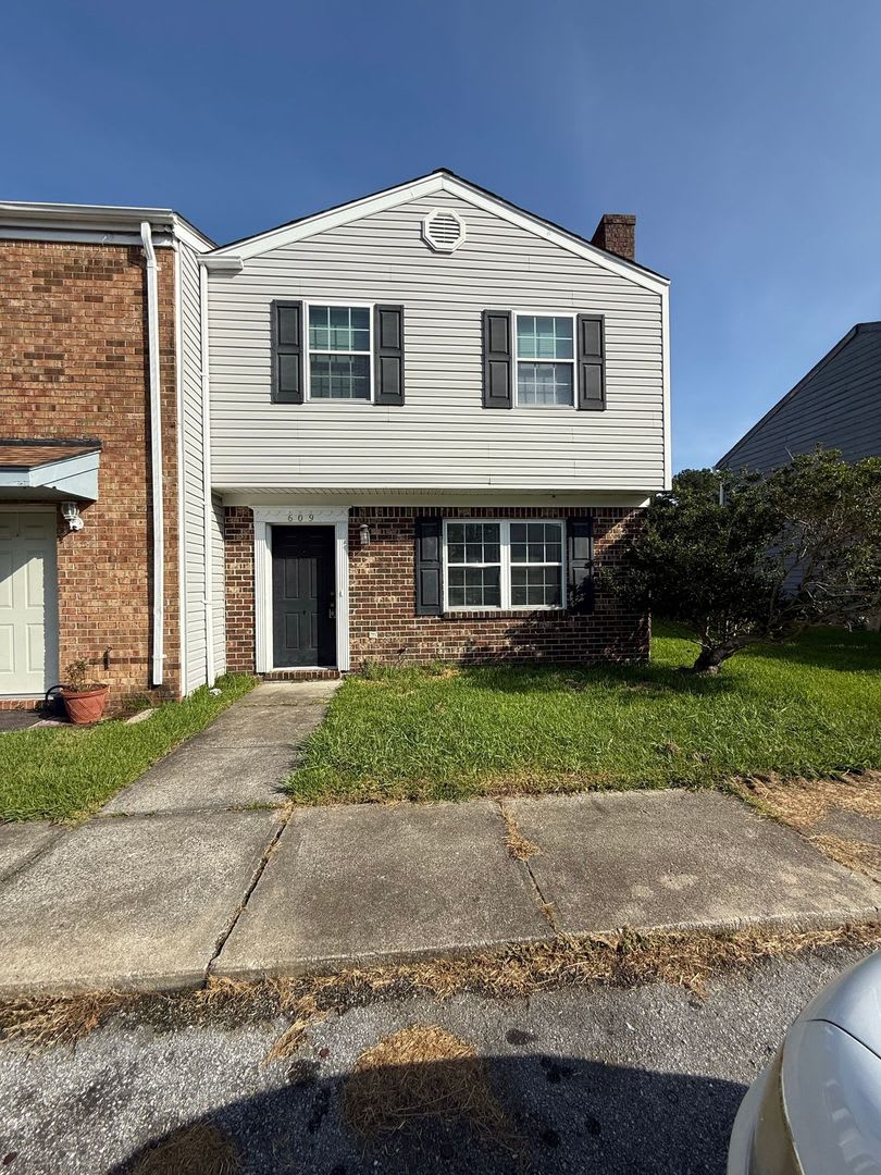 3 Bedroom 1.5 Bathroom – photo 1