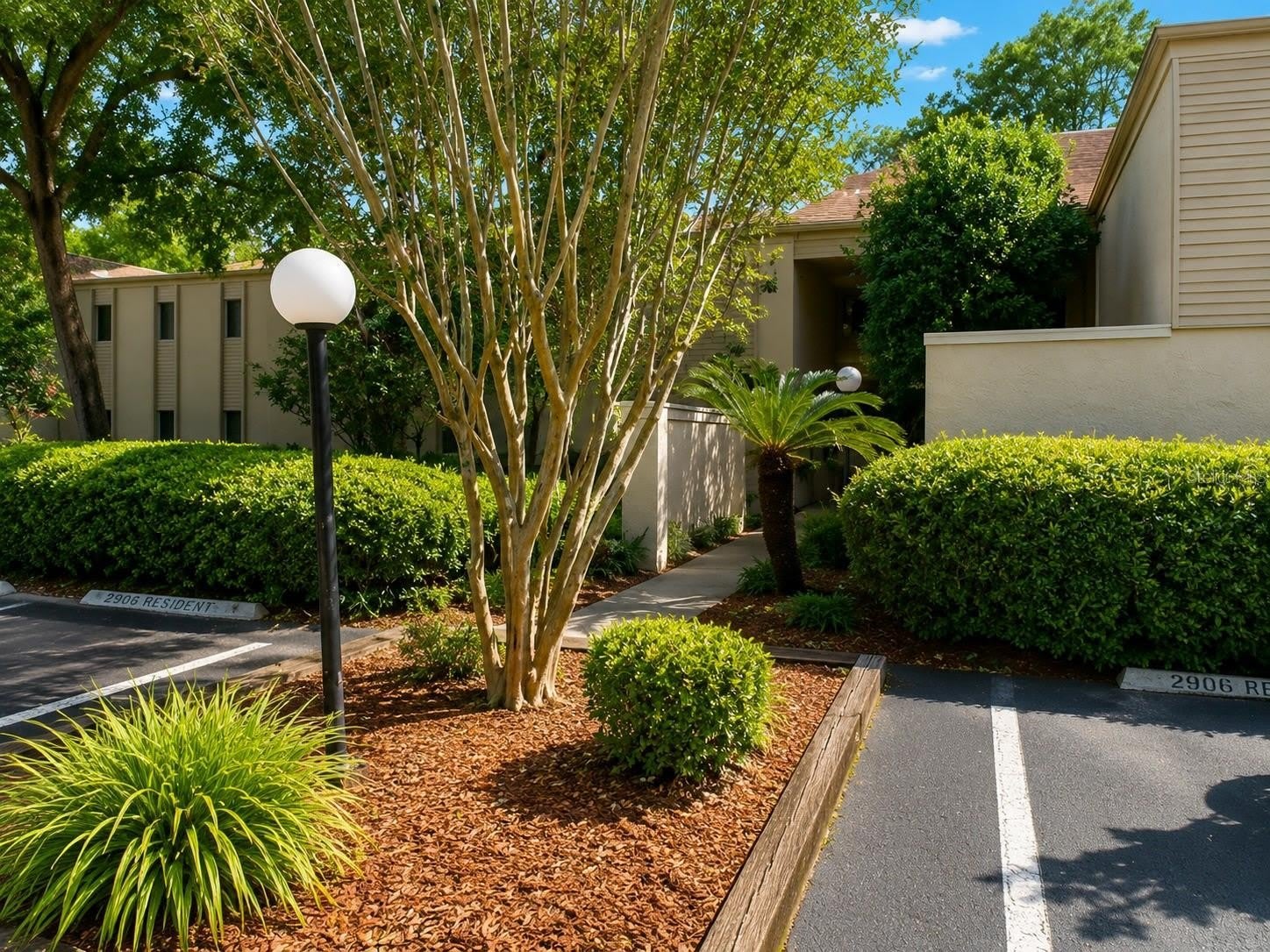 3236 S SEMORAN Boulevard – photo 3