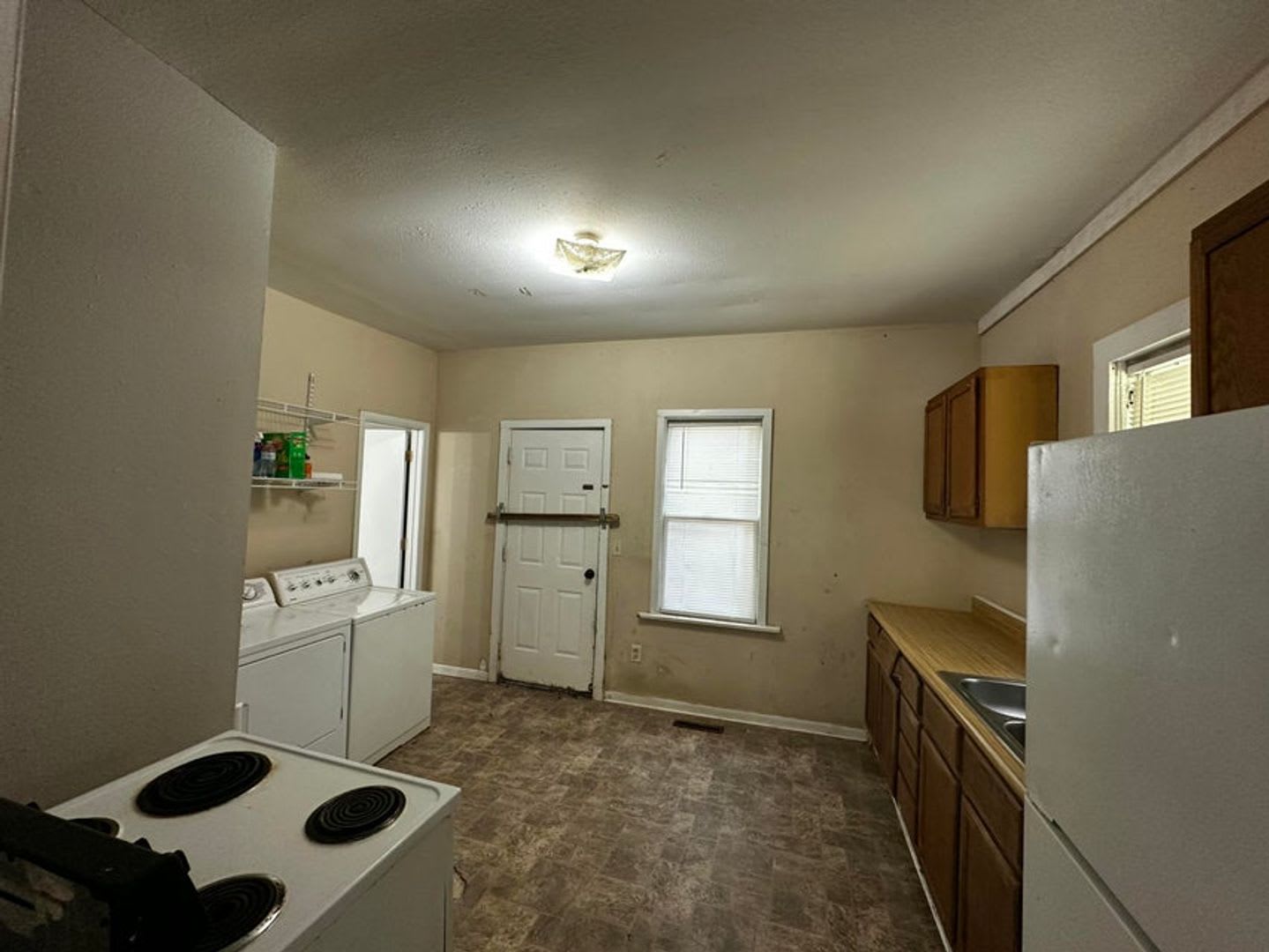 Affordable 2 bed 1 bath home for lease – photo 3