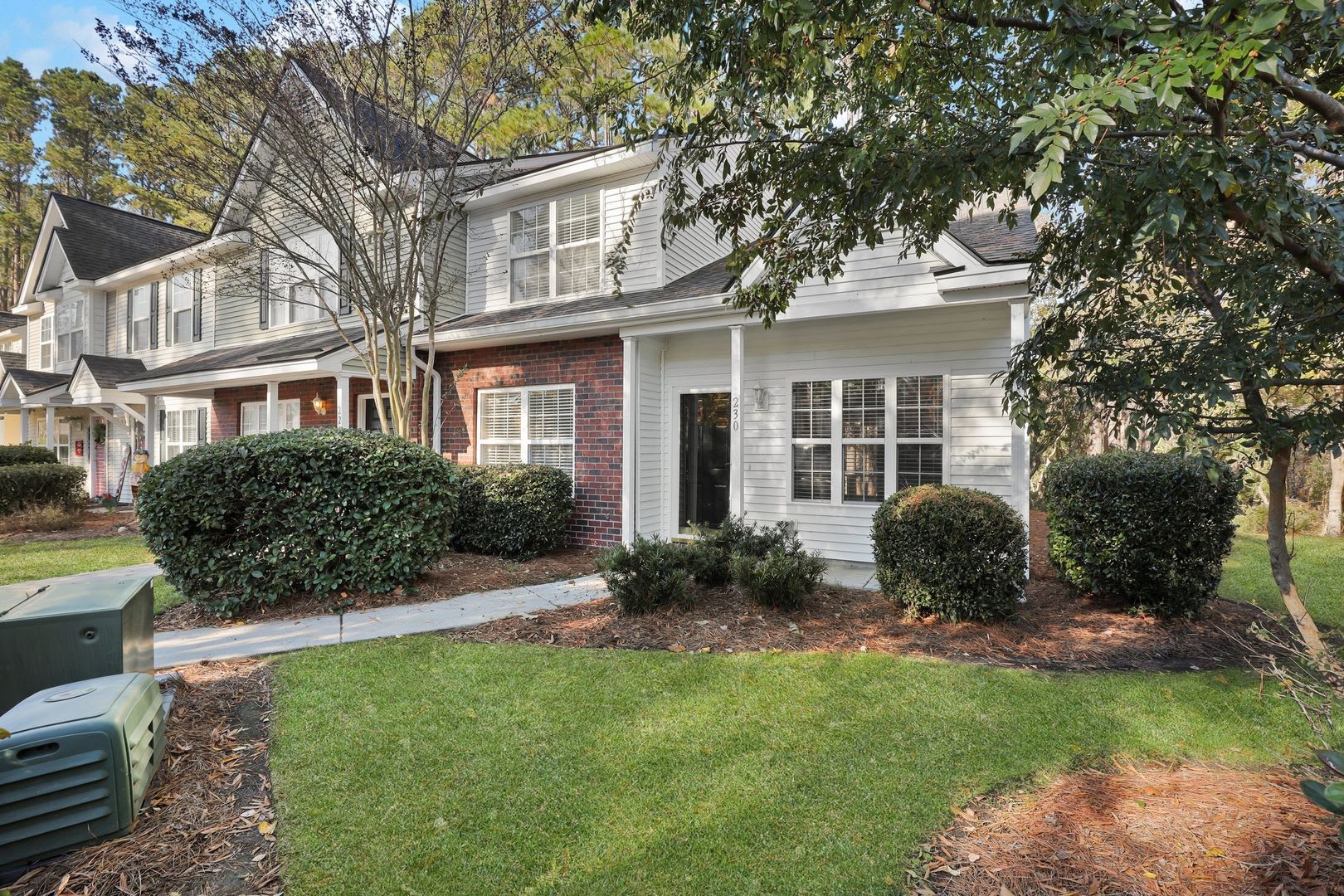Charming 3 Bedroom Home in the Towns of Buckwalter!! – photo 5