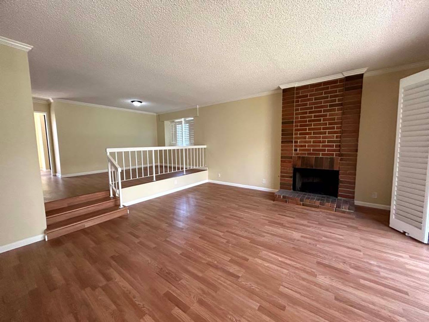 Spacious 4 bedroom 2.5 bath Condo for rent in Woodland Hills! – photo 4