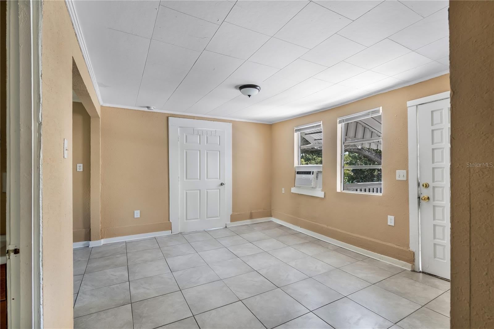 418 E AMELIA Avenue – photo 5