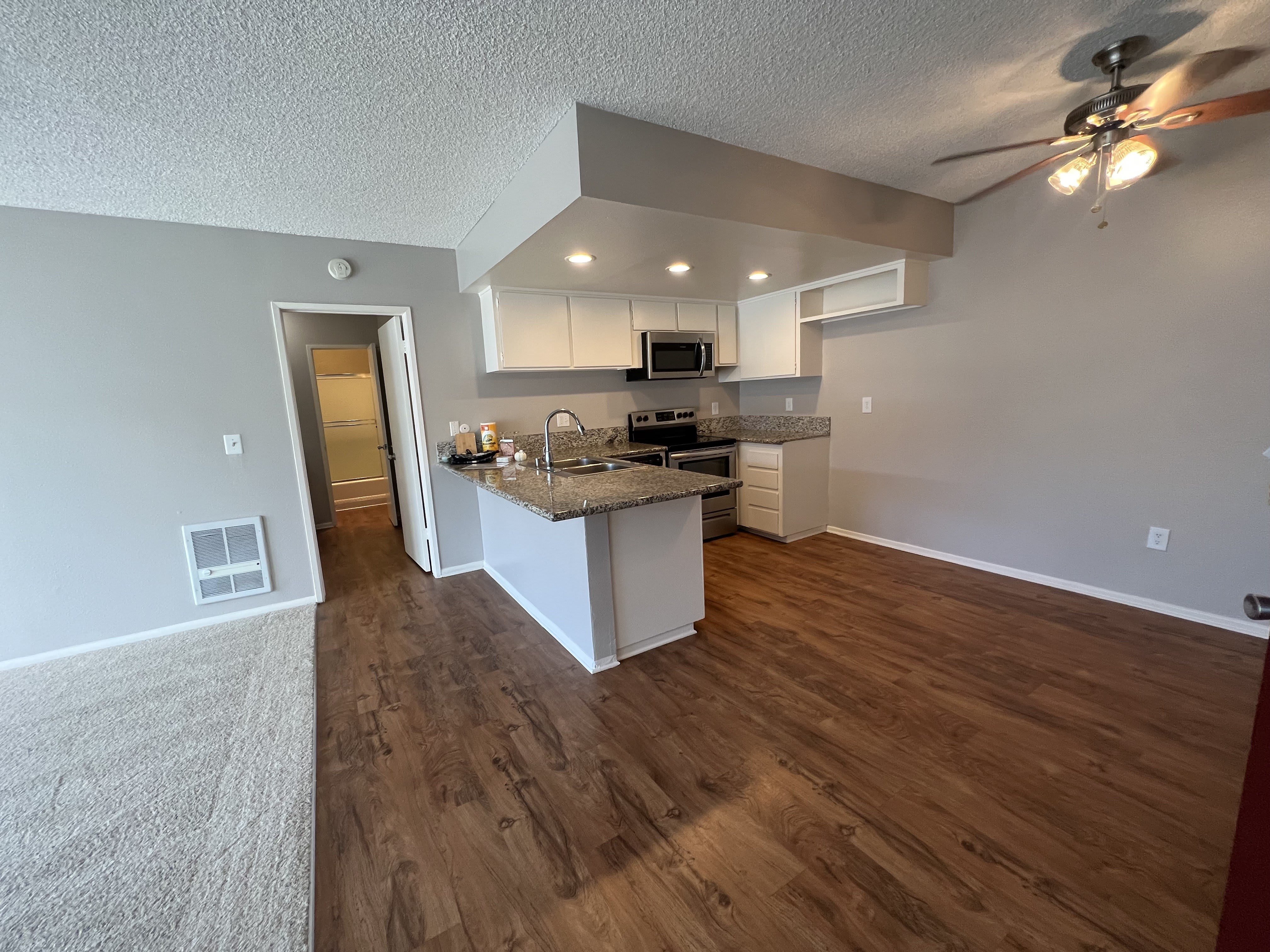 Cross Roads Apartments – photo 2