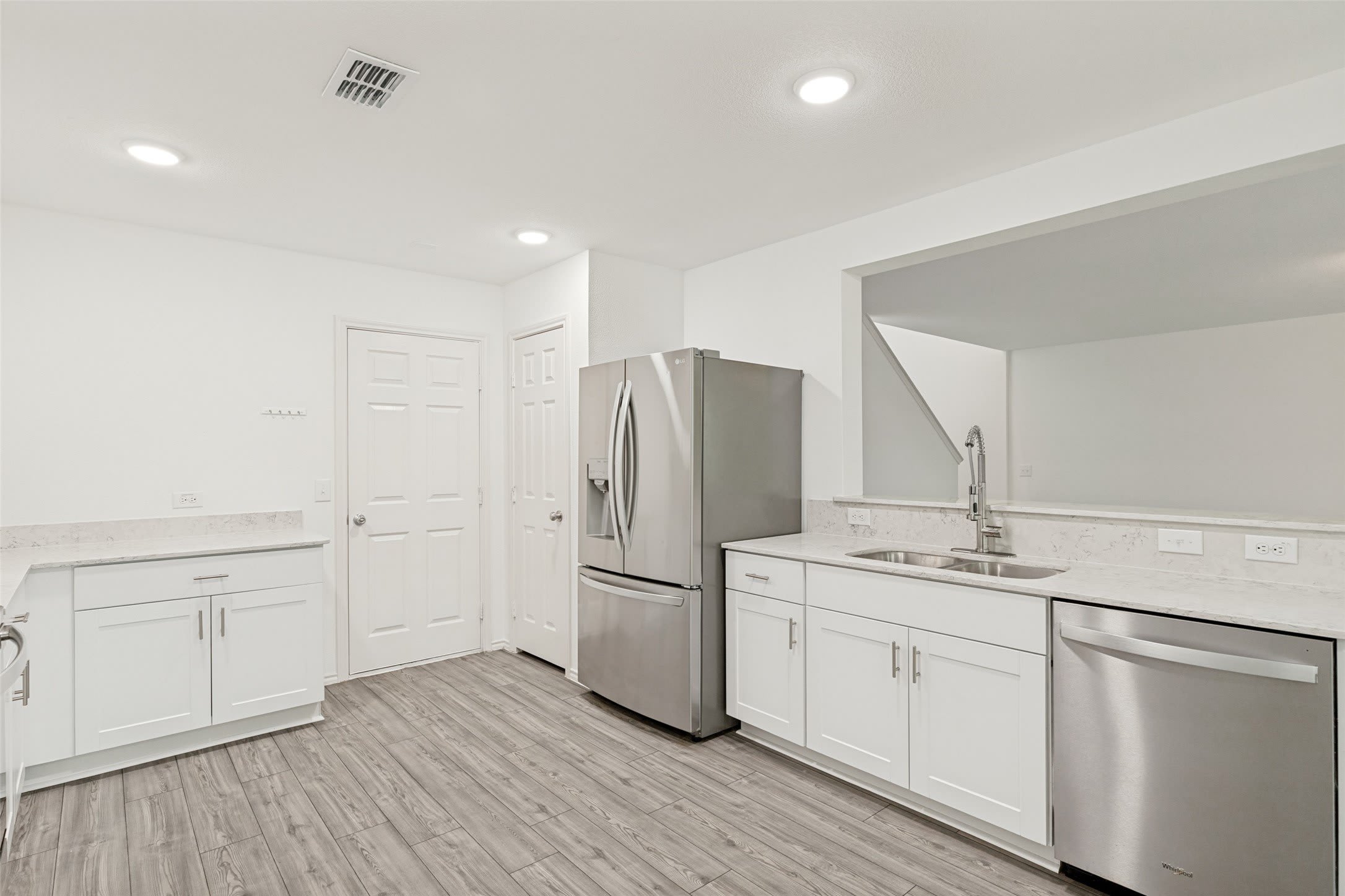 498 Lake Erie Drive – photo 4