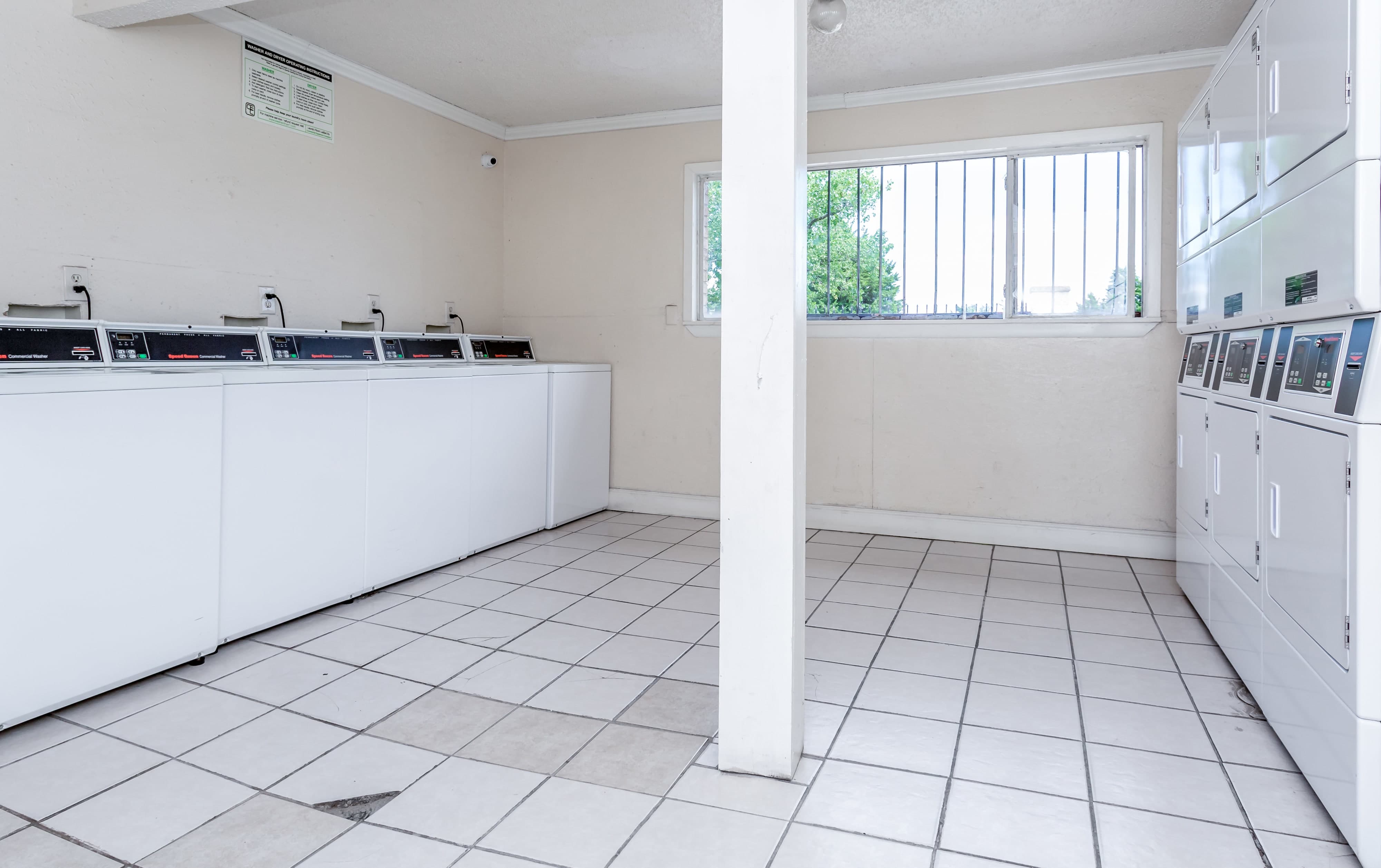 Las Lomas Apartments – photo 5