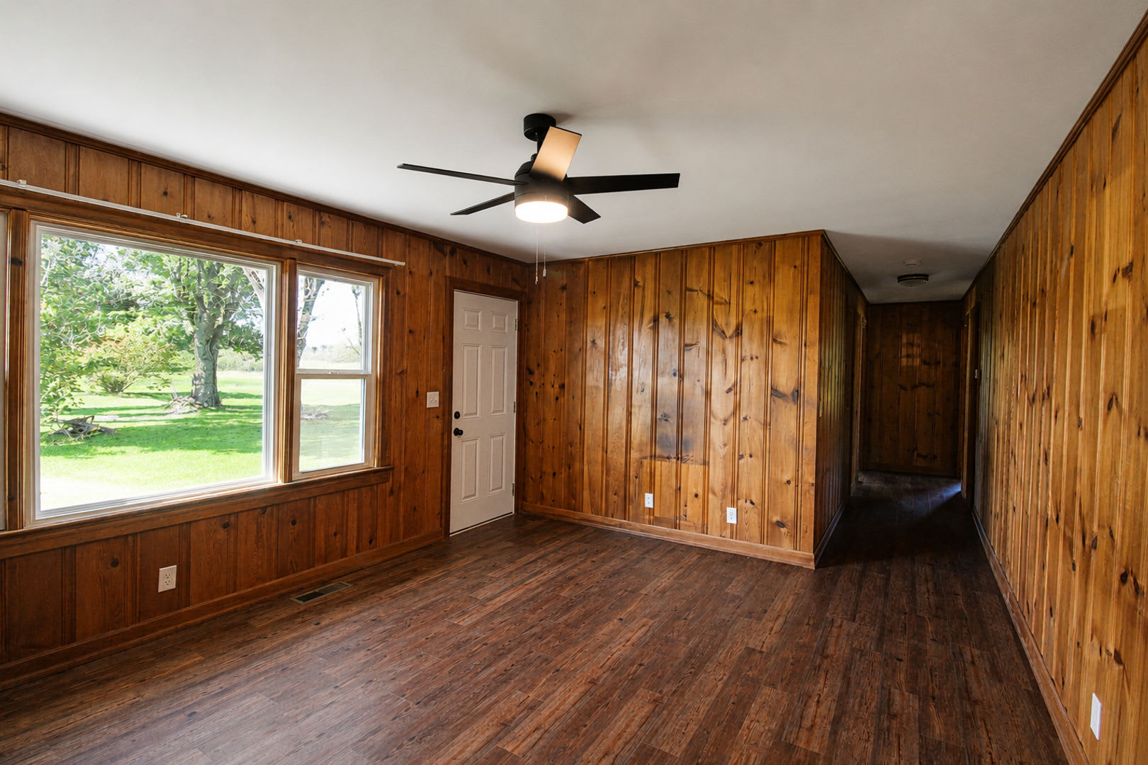 Updated 3-Bedroom Home with Covered Porch and Detached Garage in Baxter – photo 4