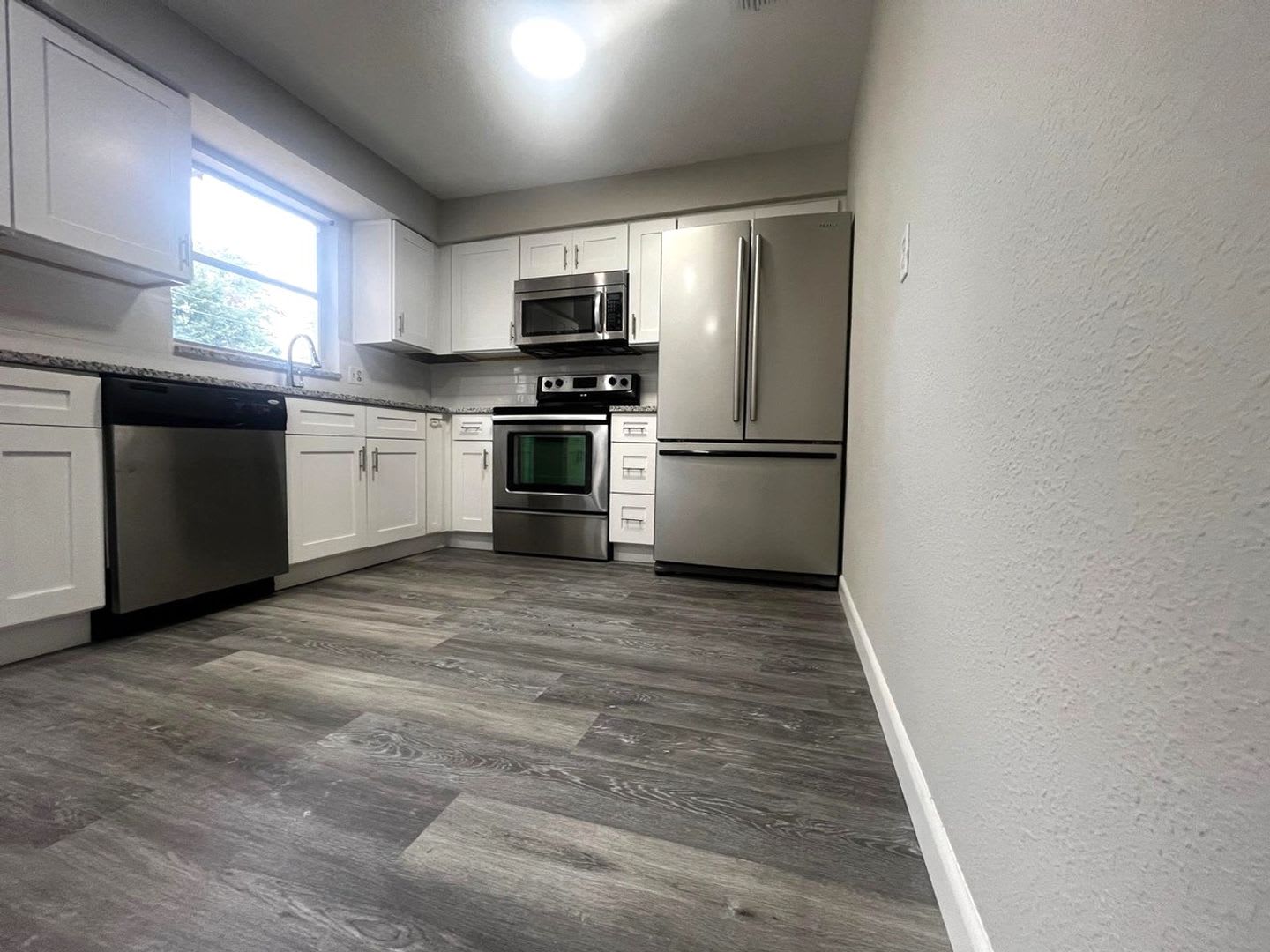 Charming 3-Bedroom Home with Spacious Layout & Attached Garage in the Heart of Daytona Beach – photo 3