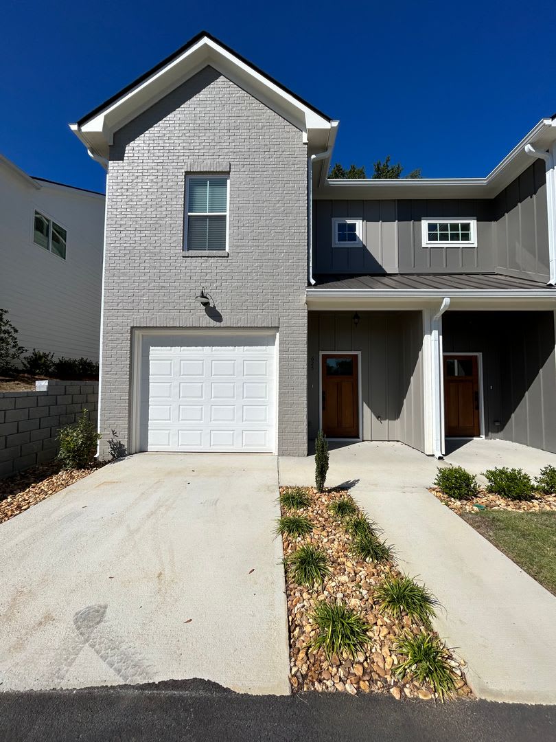 New 3/2.5 Townhouse in Downtown Rome $2,295 – photo 2