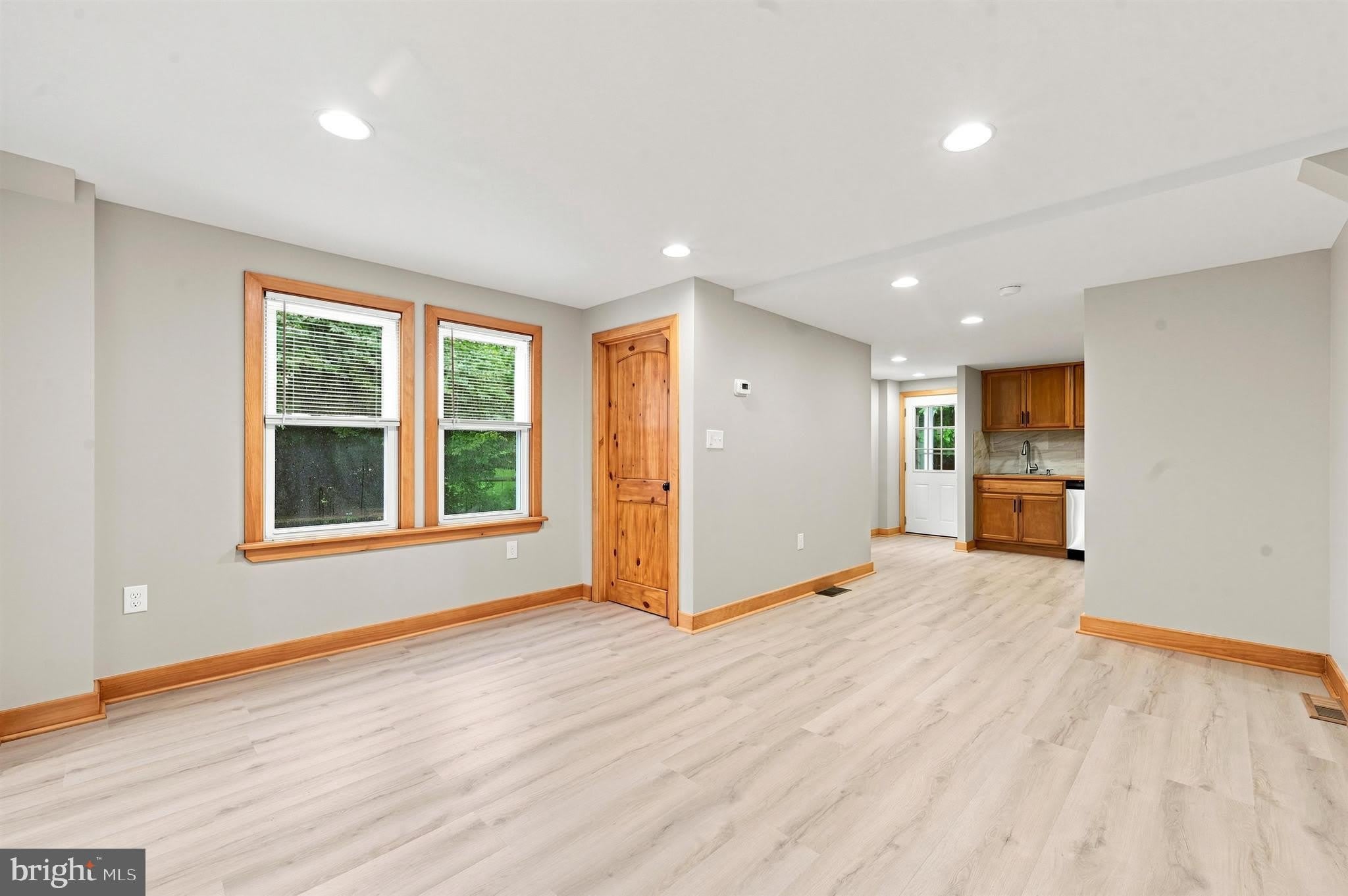 705 FORREST Avenue – photo 5