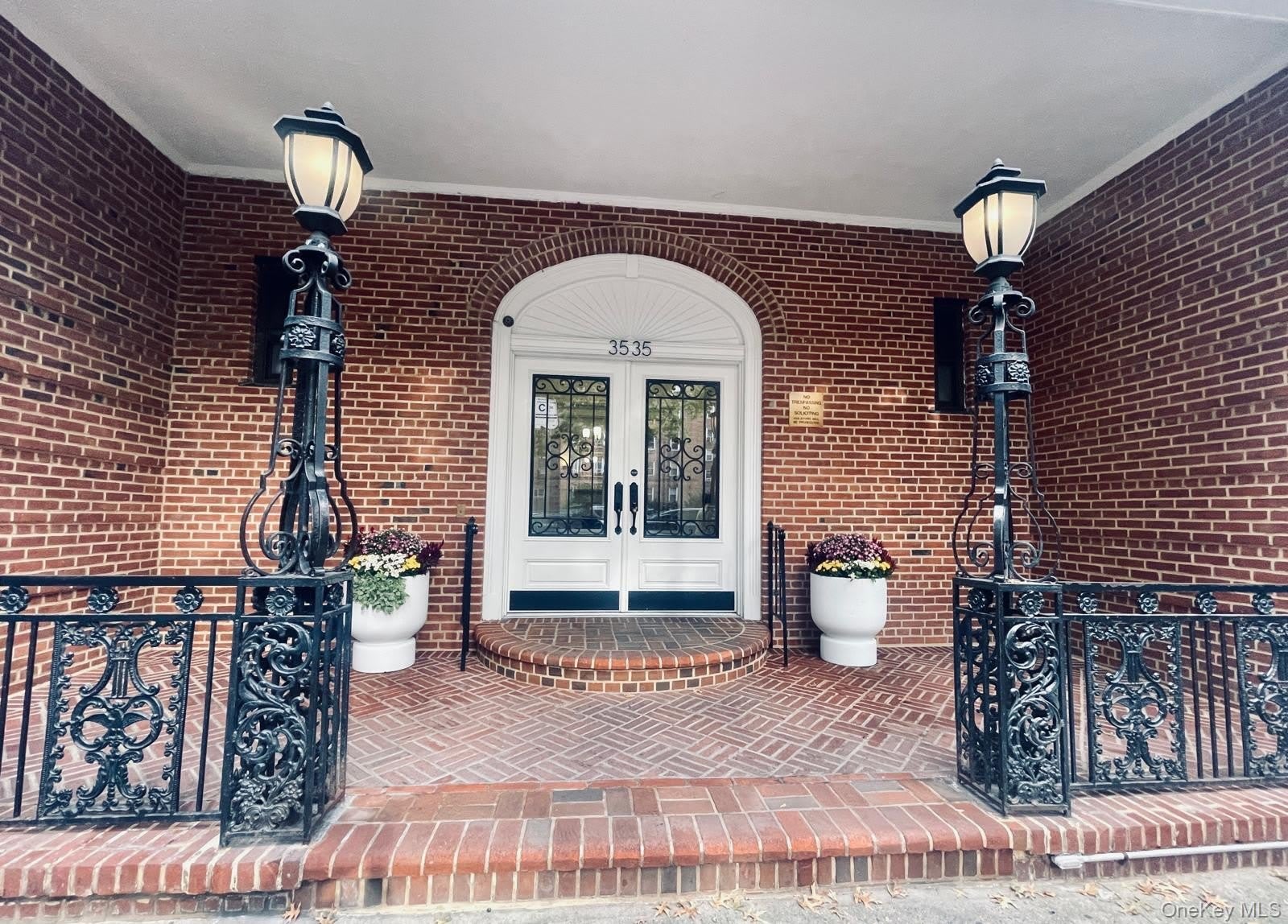 35 35 75 Street – photo 1