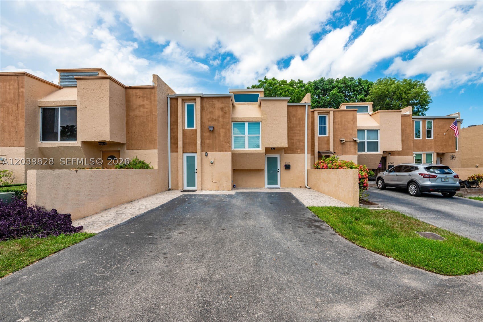 6653 SW 140th Ave – photo 2