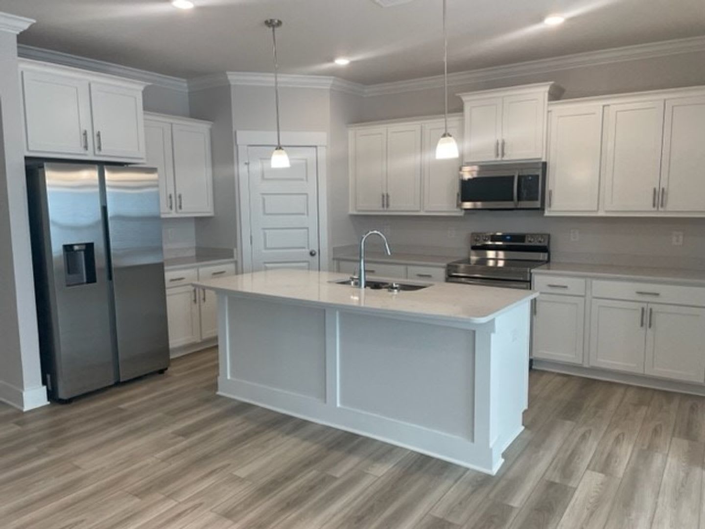 4 Bedroom 2 Bathroom Minutes From Local Beach – photo 4