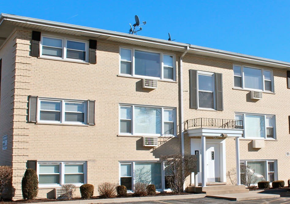 5039 N East River Road – photo 1