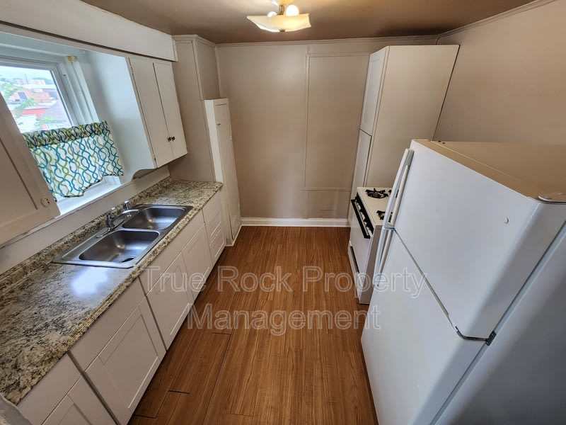 204 1/2 E 2nd – photo 5