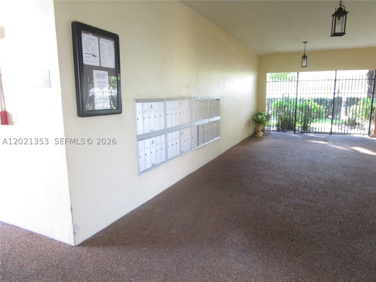 5111 W OAKLAND PARK BLVD – photo 2