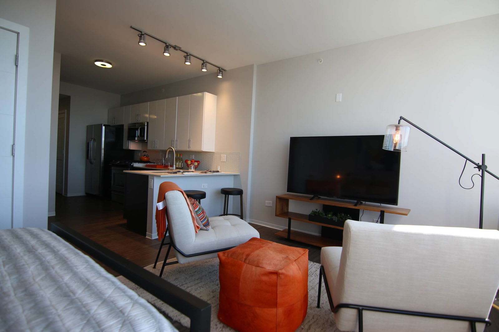 886 West Adams Street – photo 3