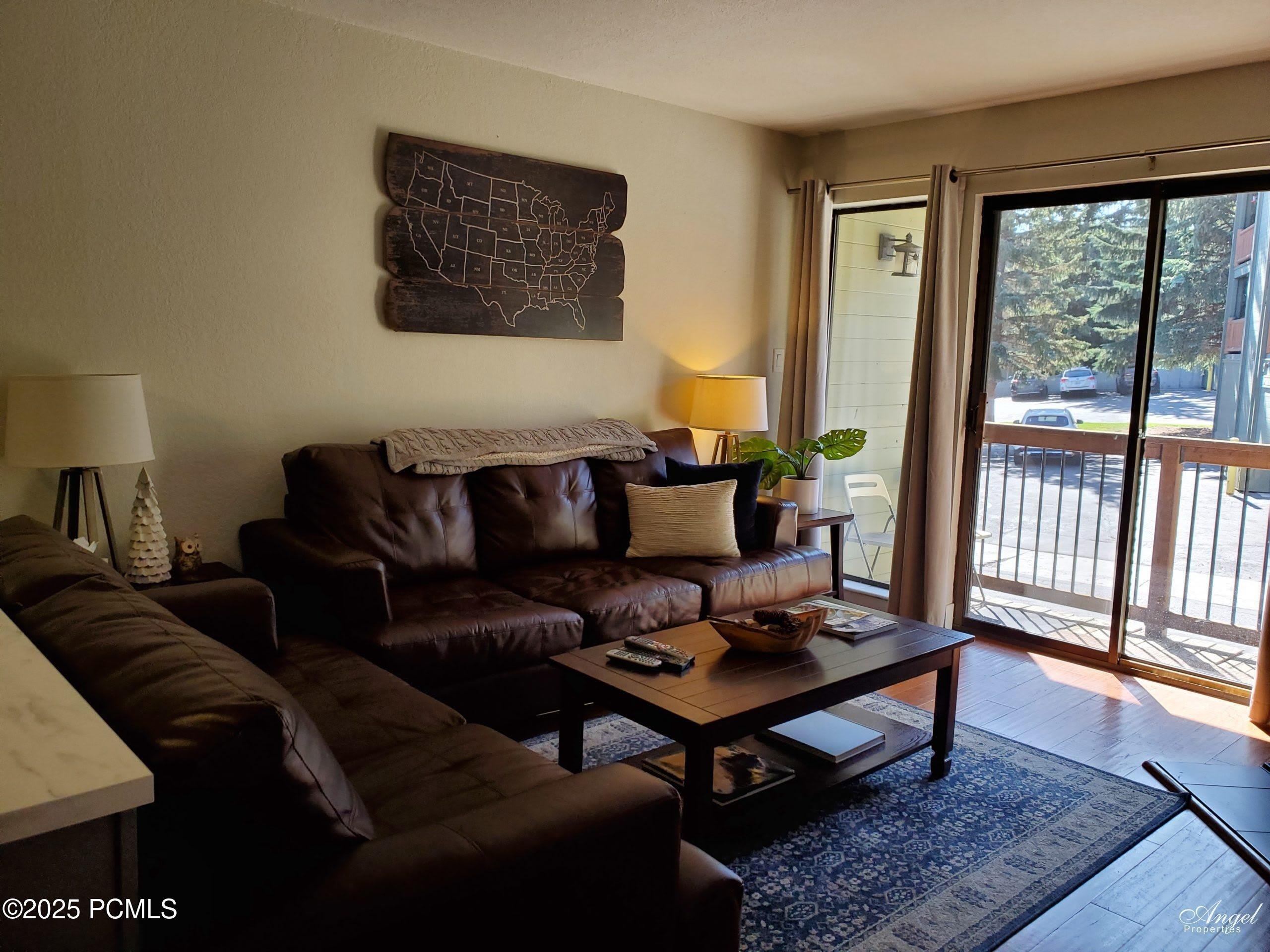 1530 Empire Avenue – photo 2