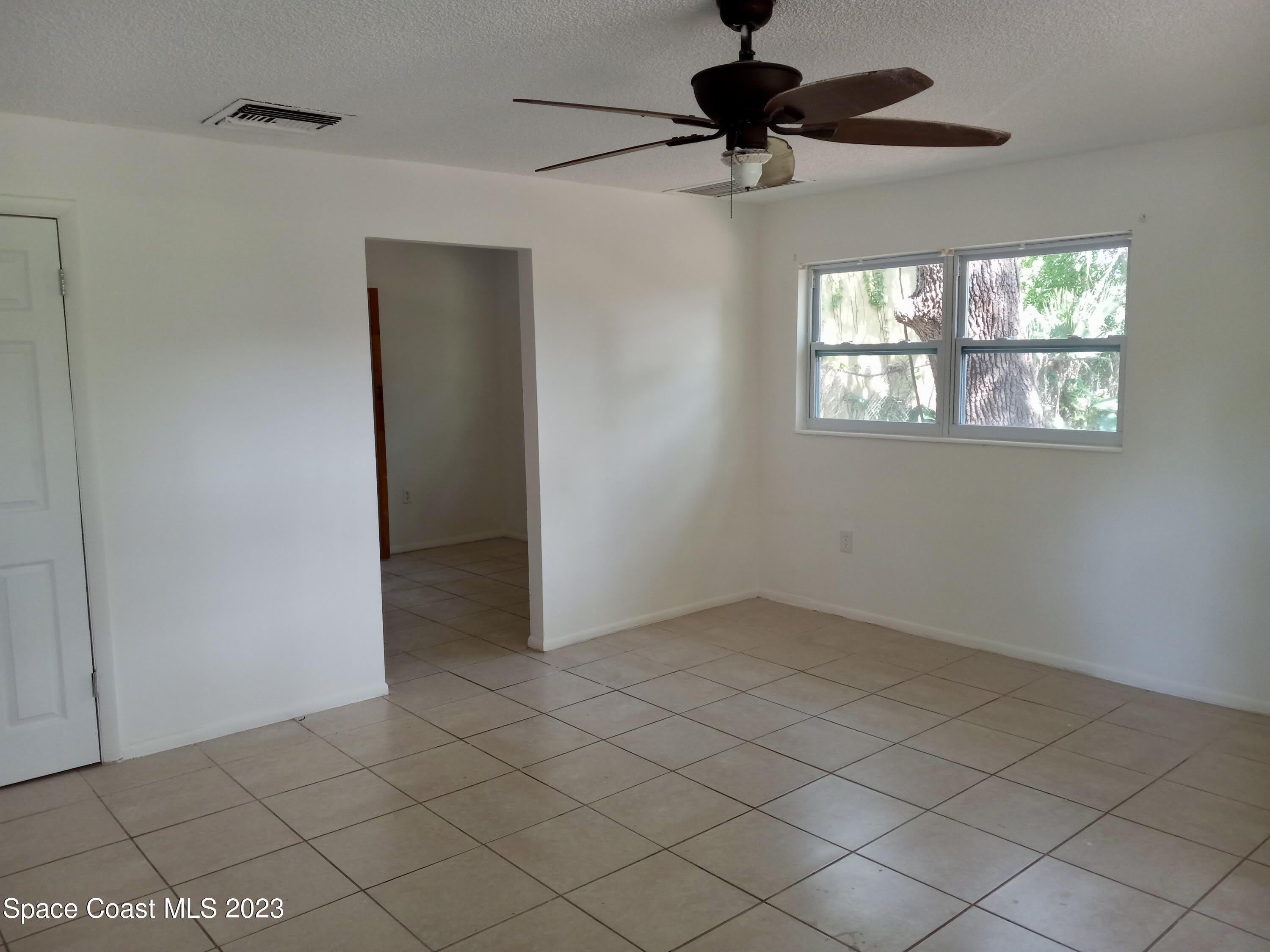 354 Hibiscus Avenue – photo 2