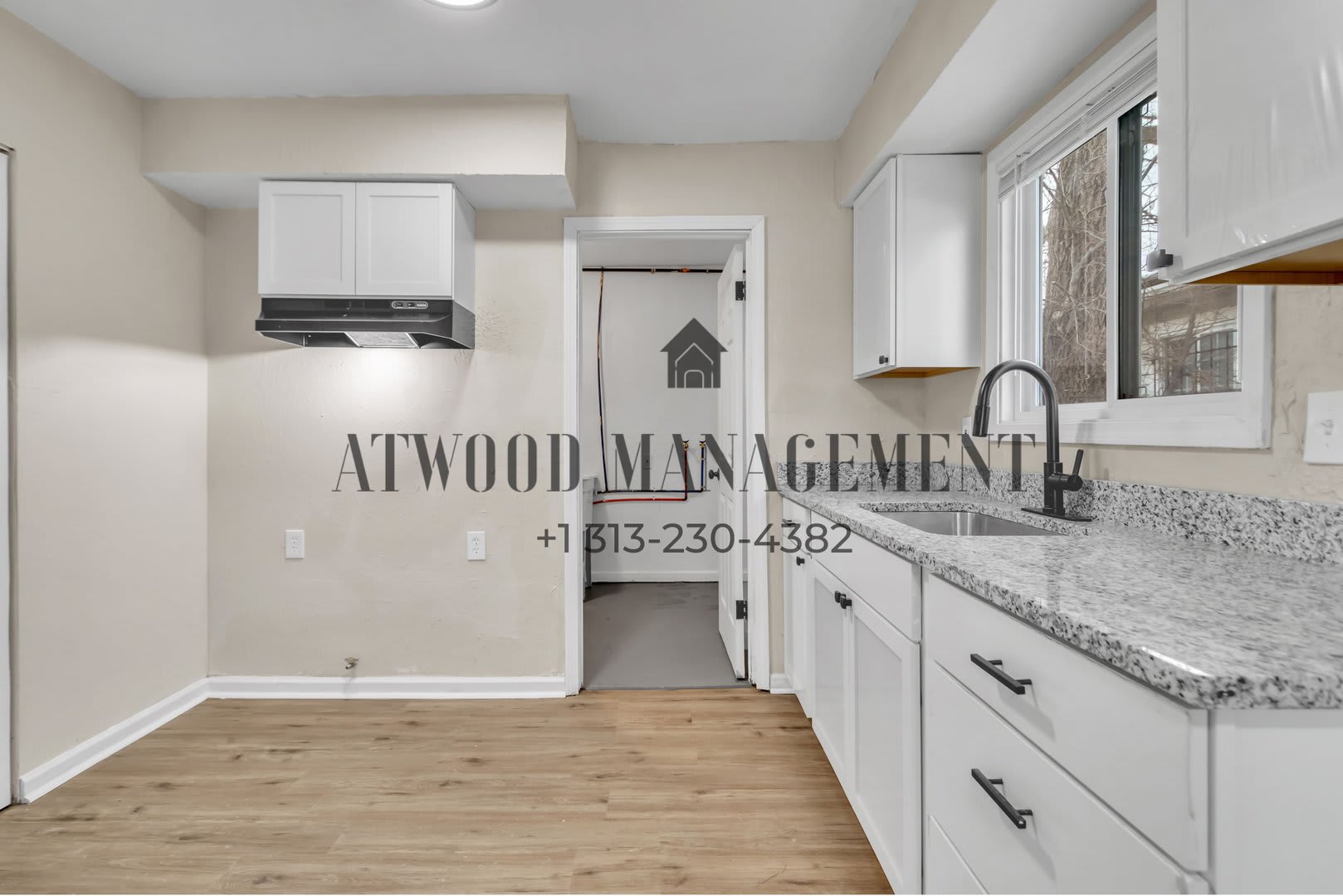 This beautifully updated 3-bedroom, 1-bath single-family home is ready for move-in! – photo 3