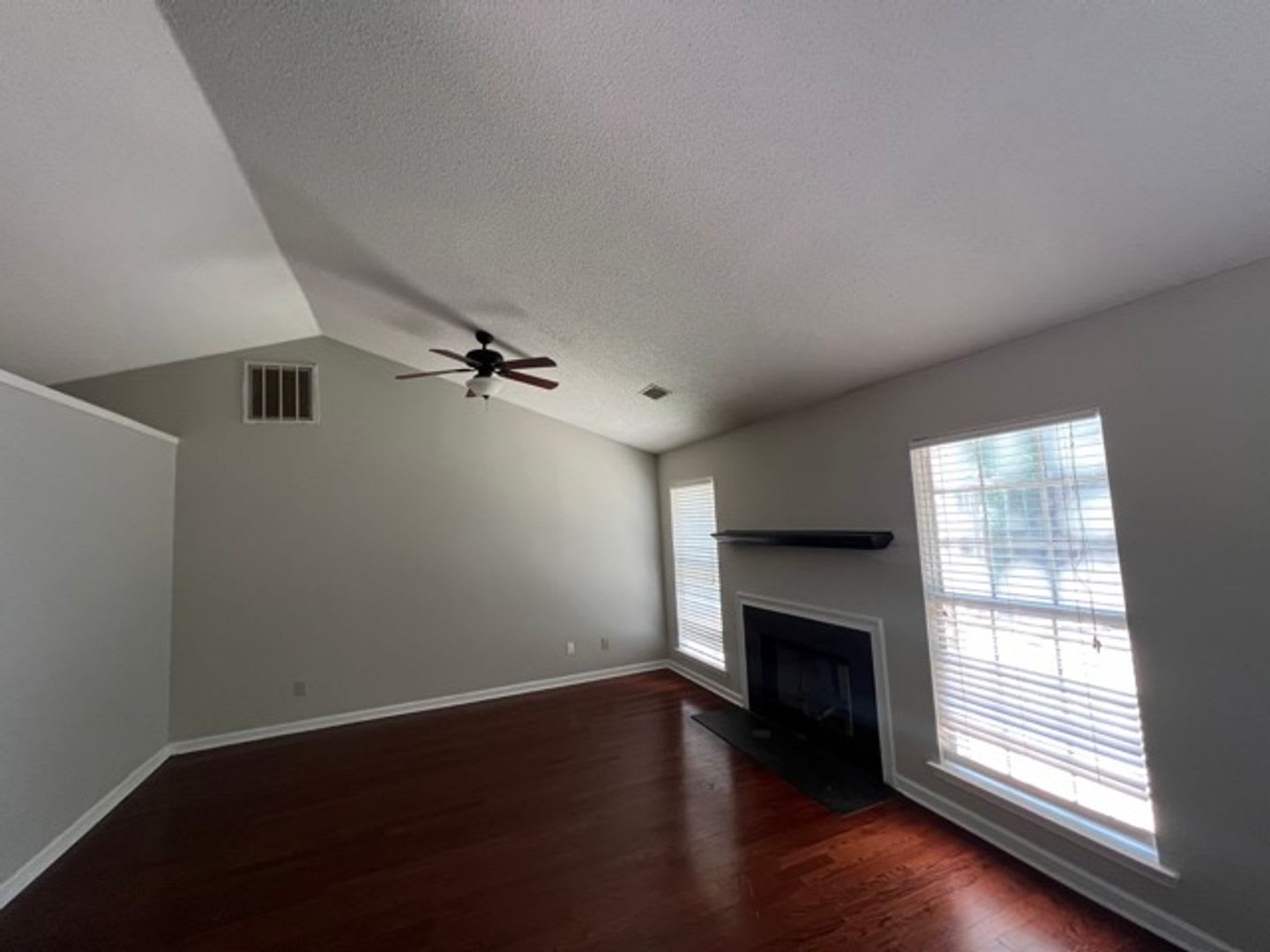 3 bed / 2 bath home ~ Just minutes from Harbison Blvd. Available August 18, 2025. – photo 3