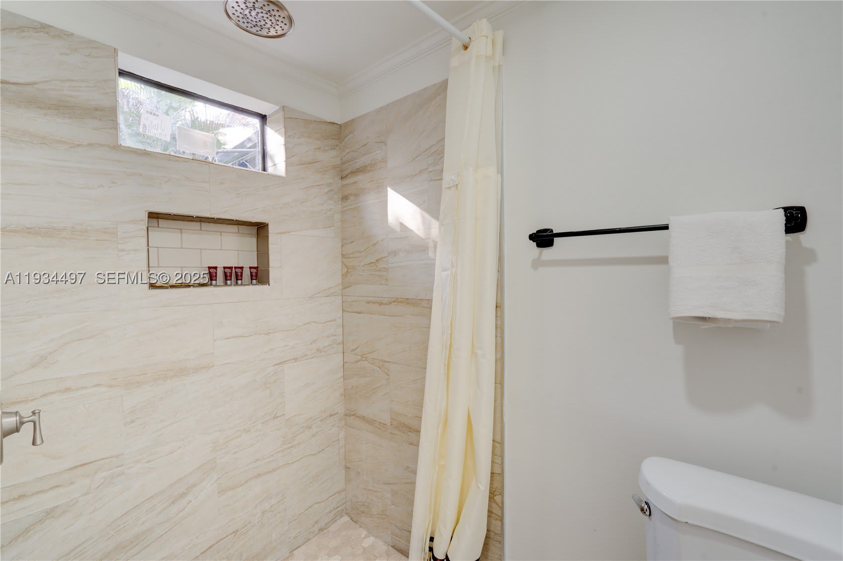 347 NE 110th St – photo 4