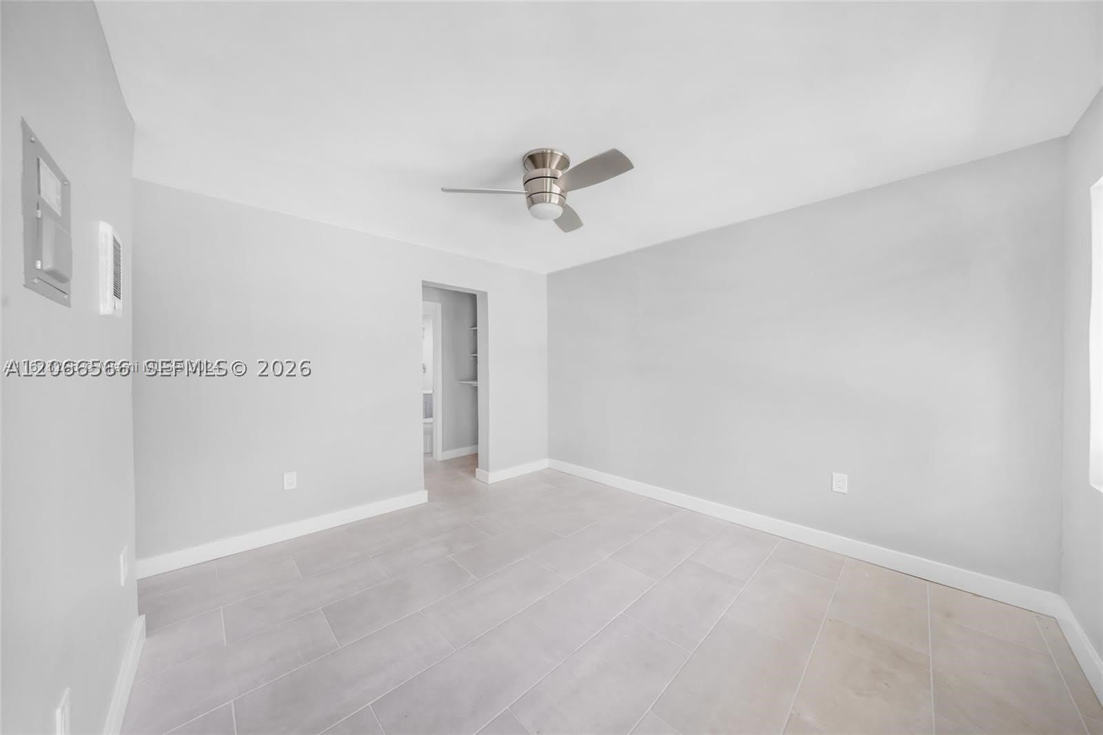 1150 NW 1st Pl – photo 4