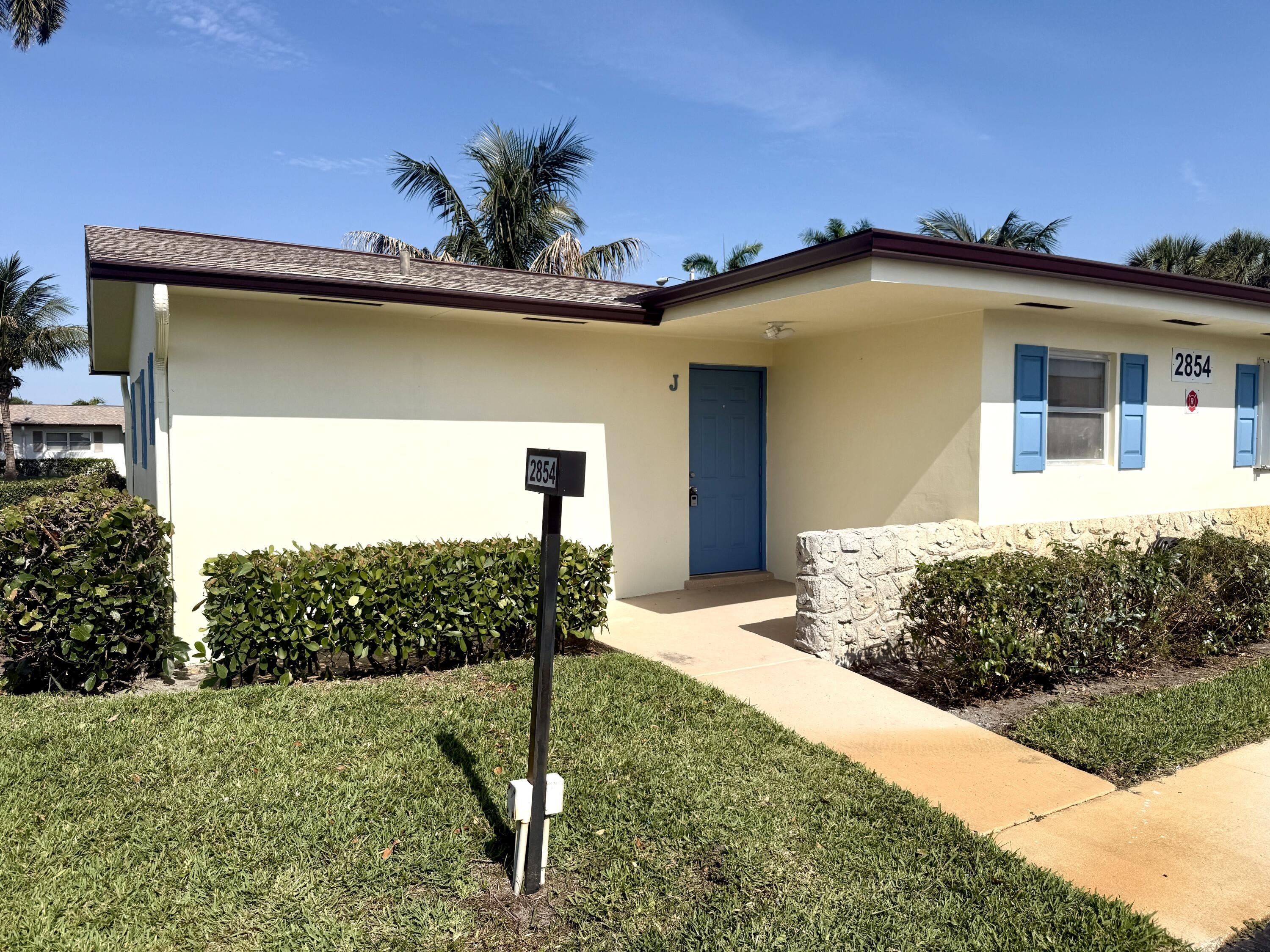 2854 E Crosley Dr E – photo 2